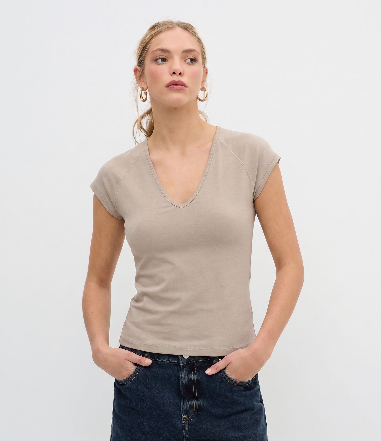 Blusa em Modal Raglan com Decote V Bege 1