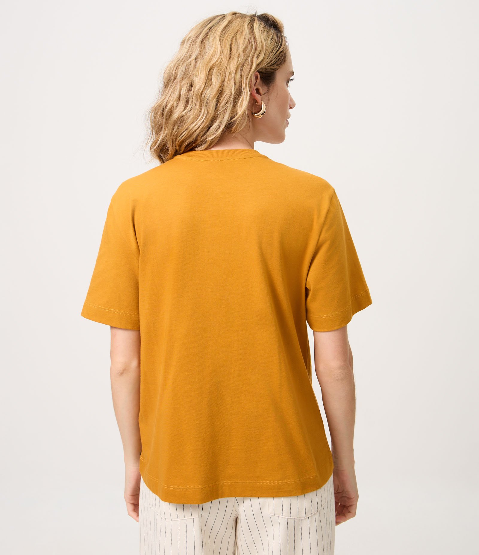 Blusa em Algodão com Bordado Floral Aplicado Marrom 4