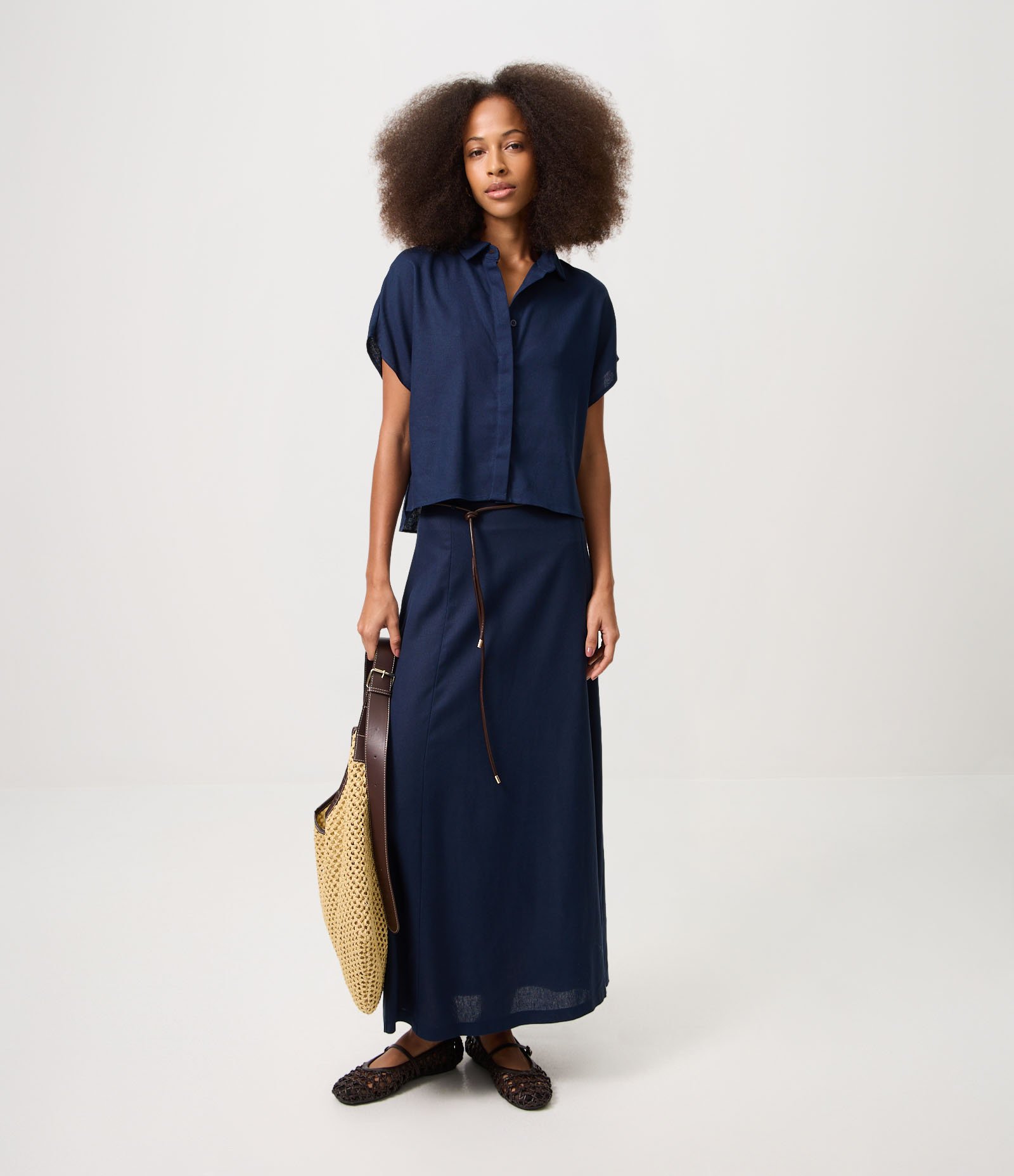 Saia Midi em Viscolinho com Cinto em PU Azul 1