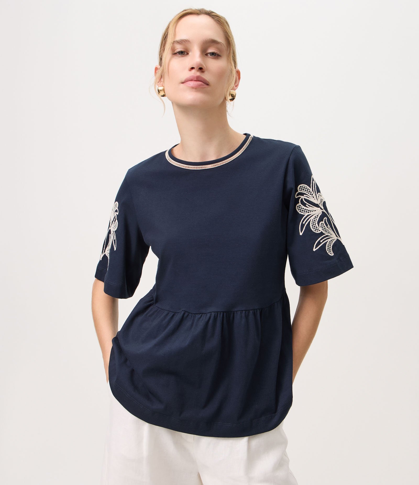 Blusa em Algodão com Bordados Florais nas Mangas Azul 1