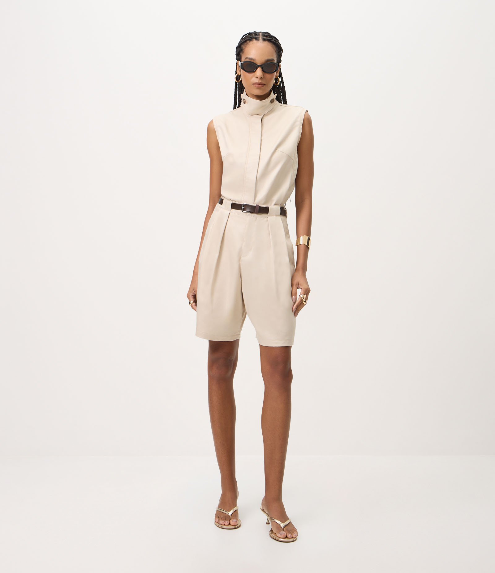 Blusa em Sarja com Funnel Neck e Botão Diferenciado Bege 2
