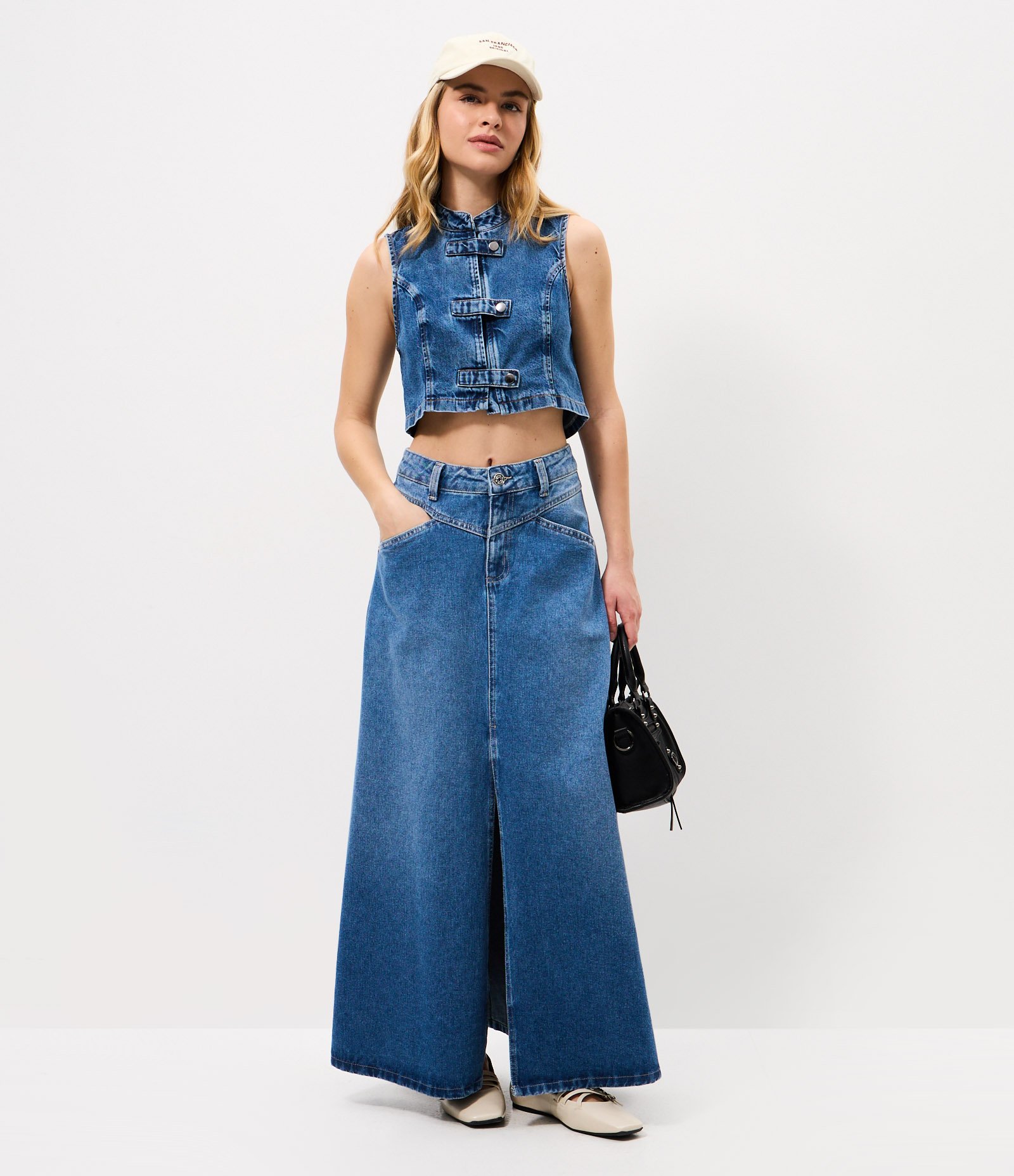 Blusa Cropped em Jeans com Gola Mandarim e Botões Frontais Azul 2