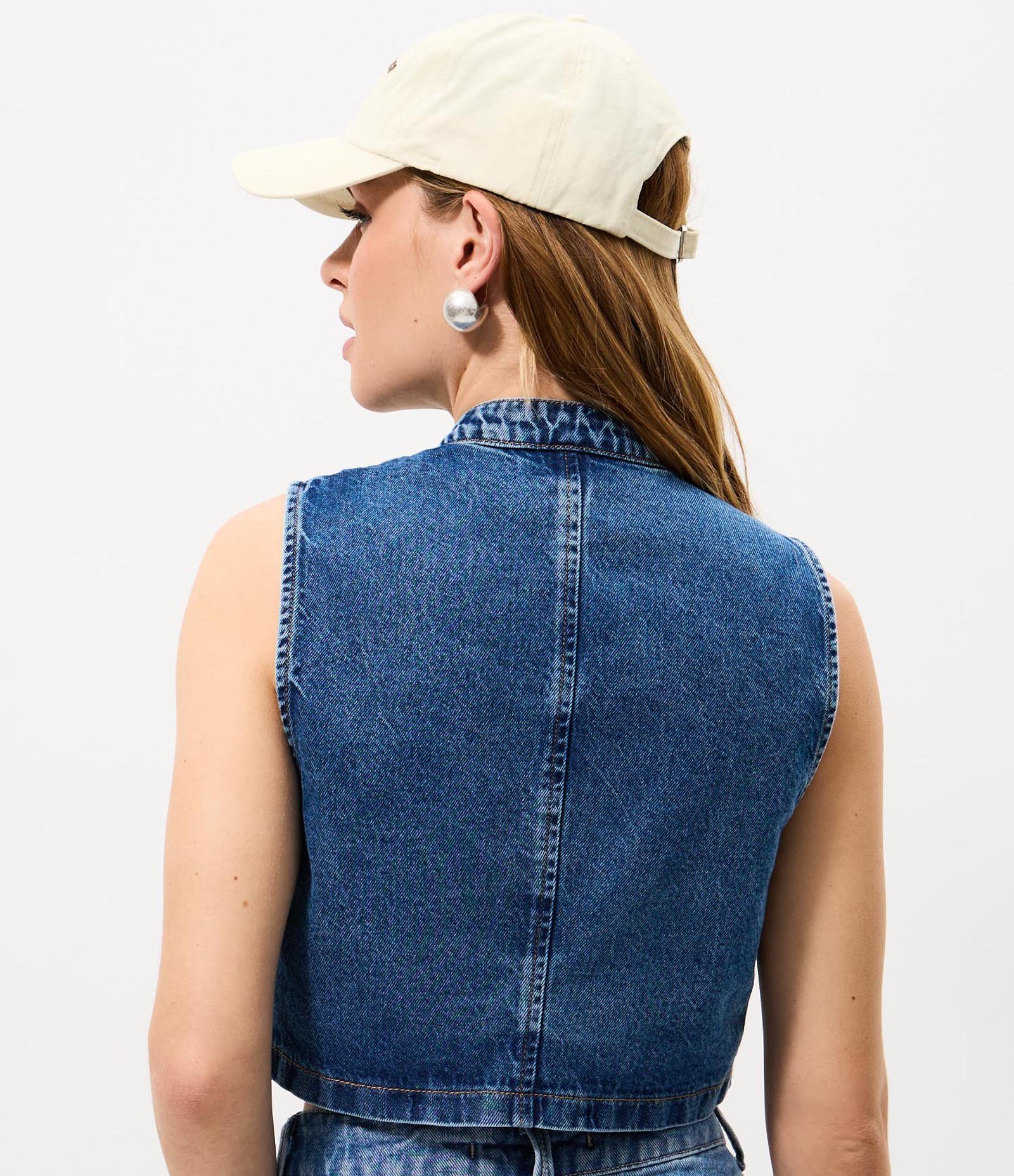 Blusa Cropped em Jeans com Gola Mandarim e Botões Frontais Azul 4