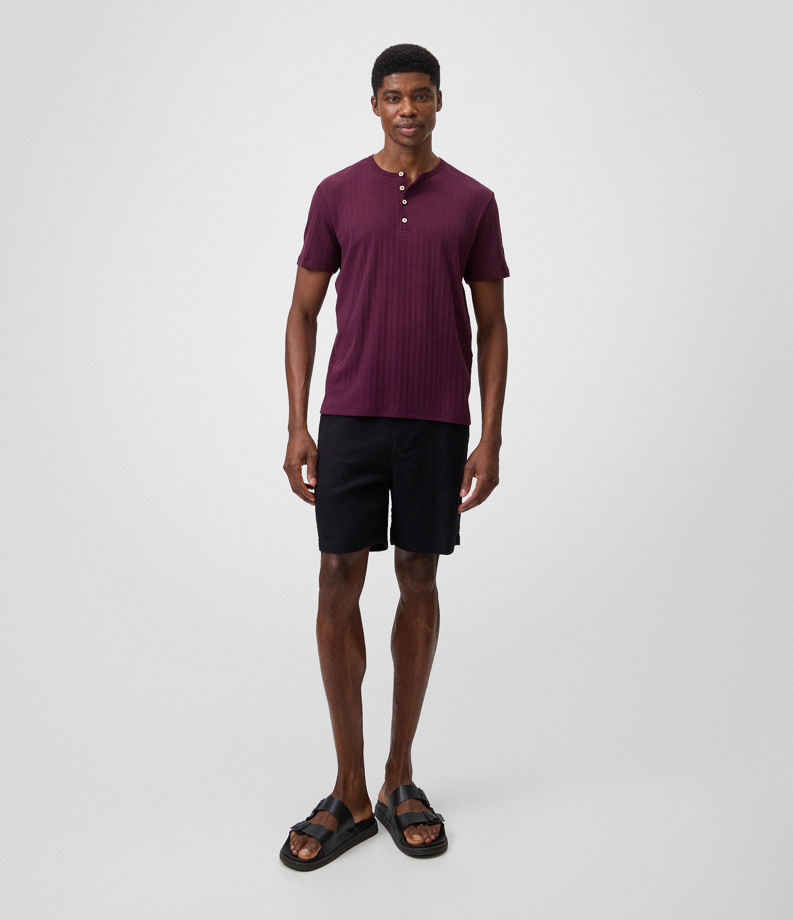 Camiseta Regular em Algodão Texturizada Henley com Botões Vinho 2
