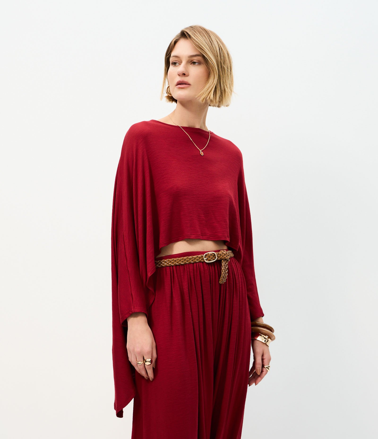 Blusa Capa Cropped em Malha Efeito Tricô com Modelagem Ampla Vermelho 1