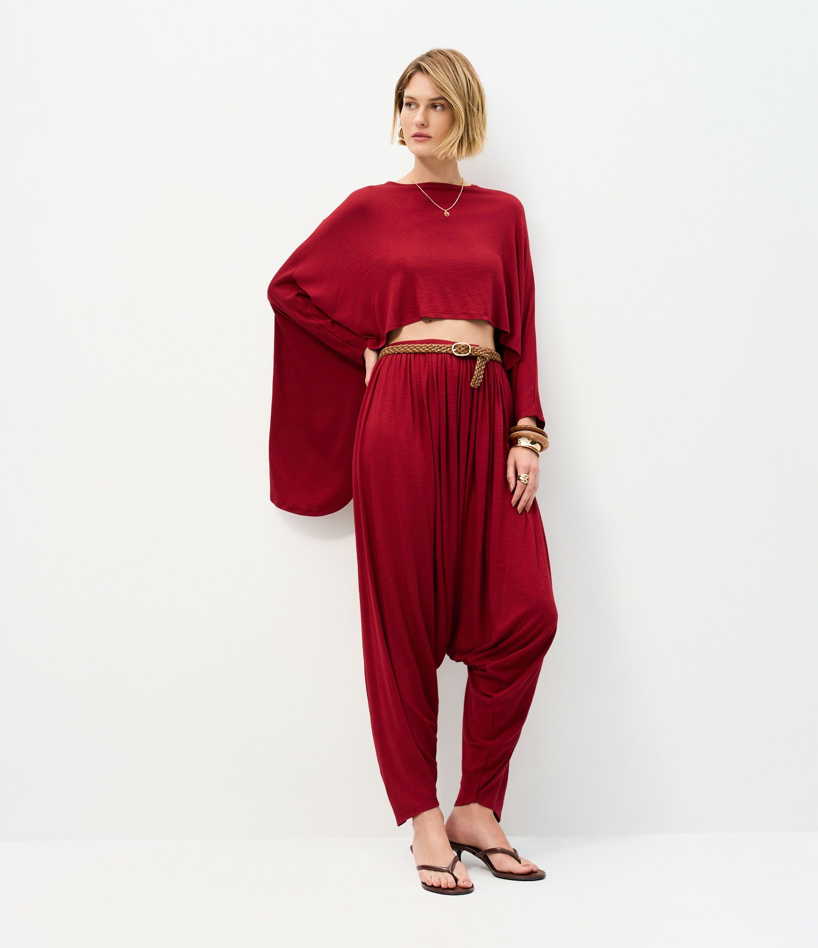 Blusa Capa Cropped em Malha Efeito Tricô com Modelagem Ampla Vermelho 2