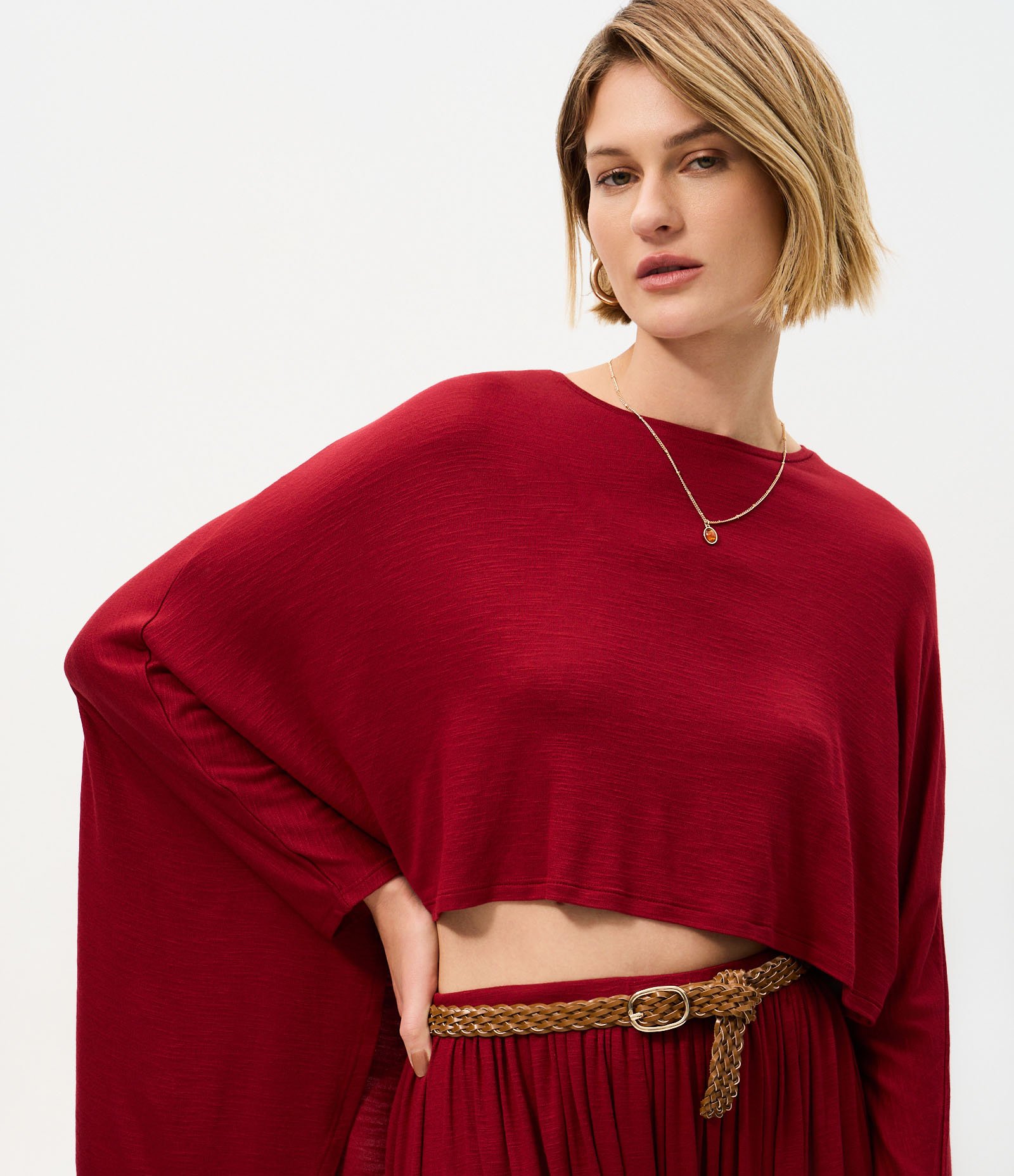 Blusa Capa Cropped em Malha Efeito Tricô com Modelagem Ampla Vermelho 3