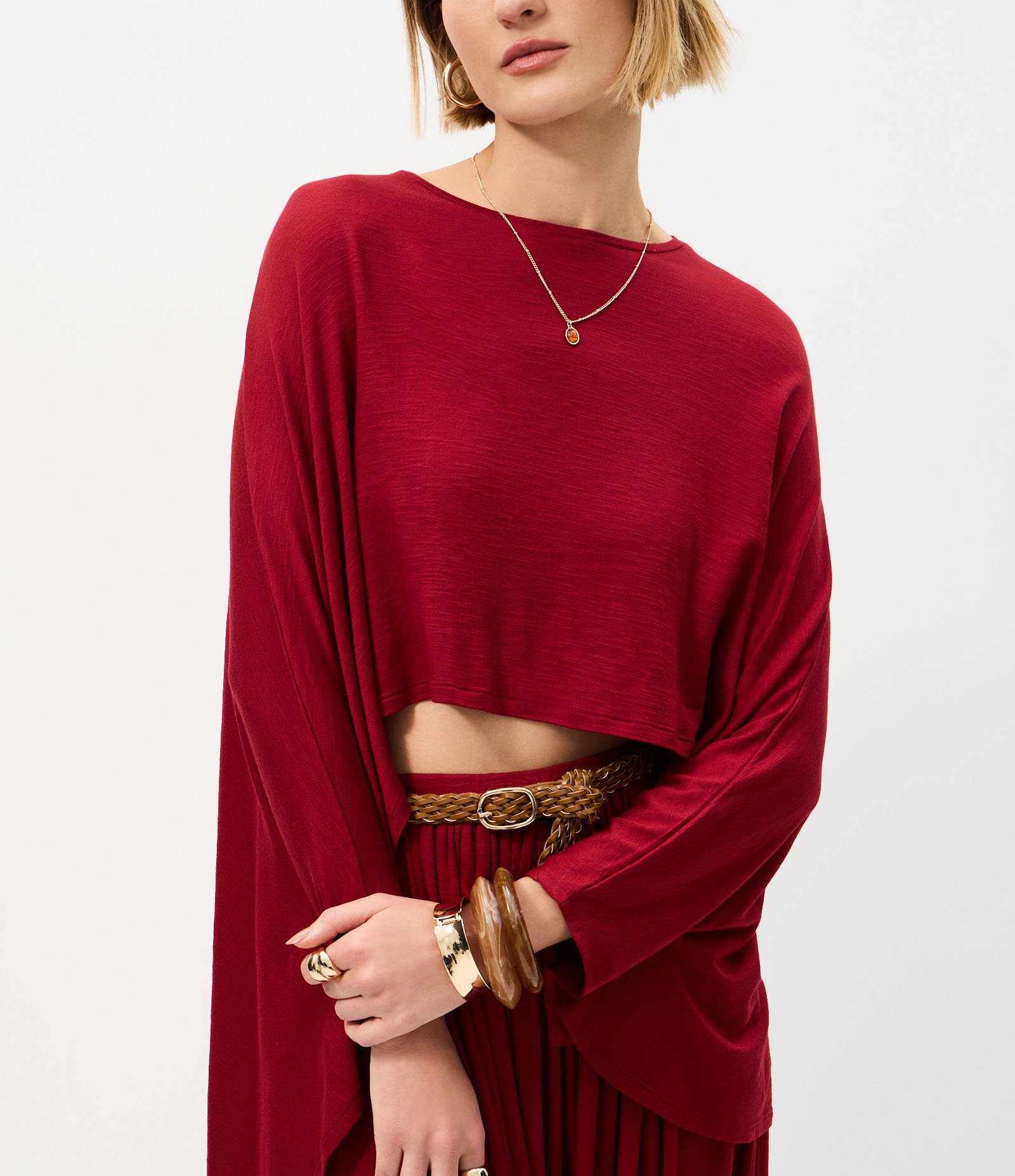 Blusa Capa Cropped em Malha Efeito Tricô com Modelagem Ampla Vermelho 4