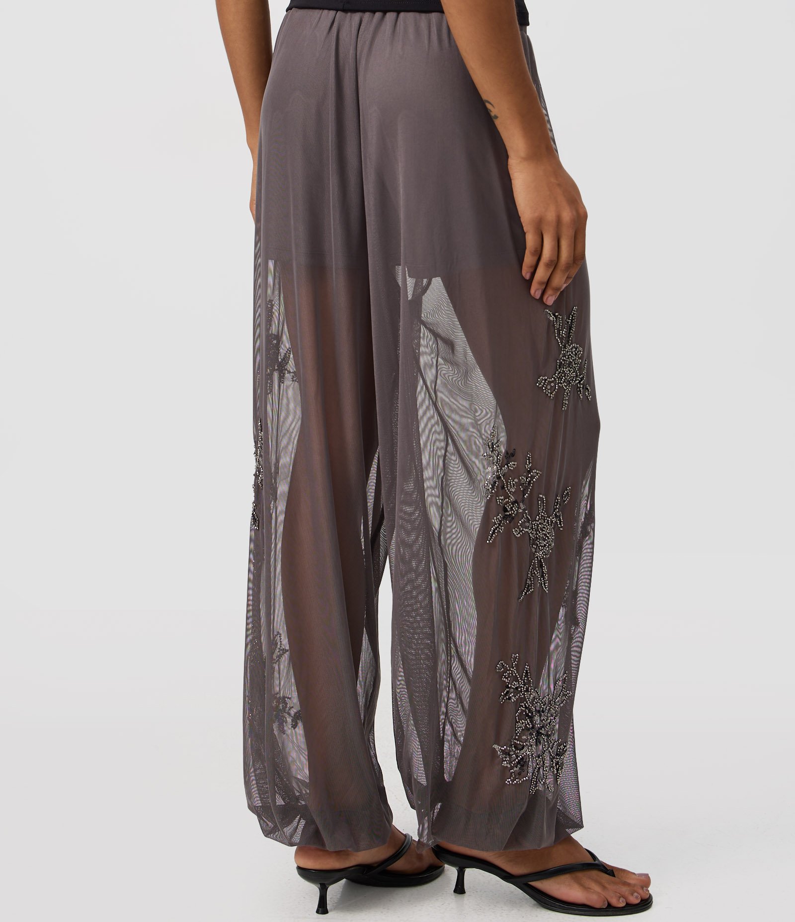 Calça Aladim em Tule com Bordado em Pedrarias Marrom 4