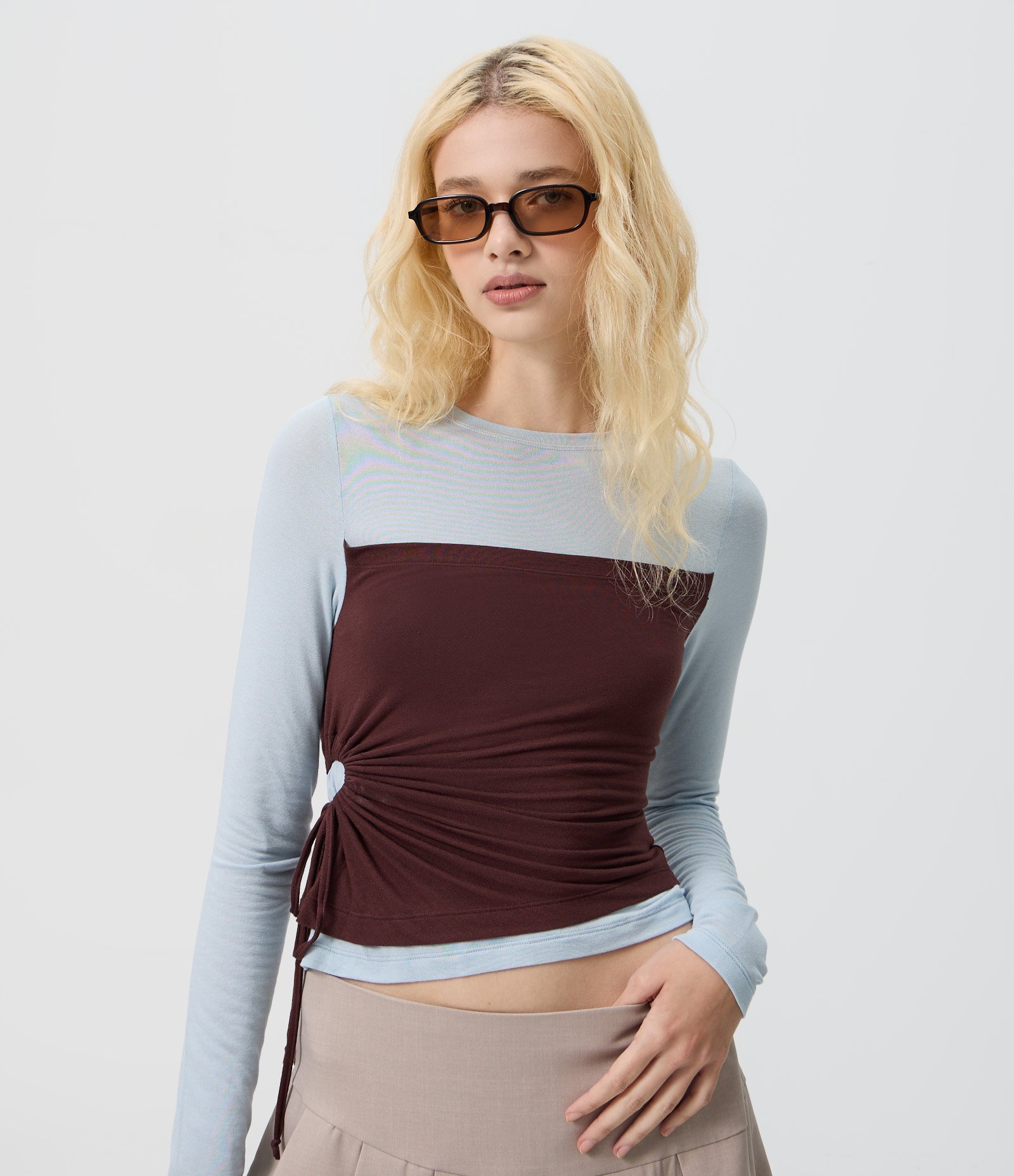 Blusa com Sobreposição Assimétrica e Recorte Lateral Azul/Marrom 3