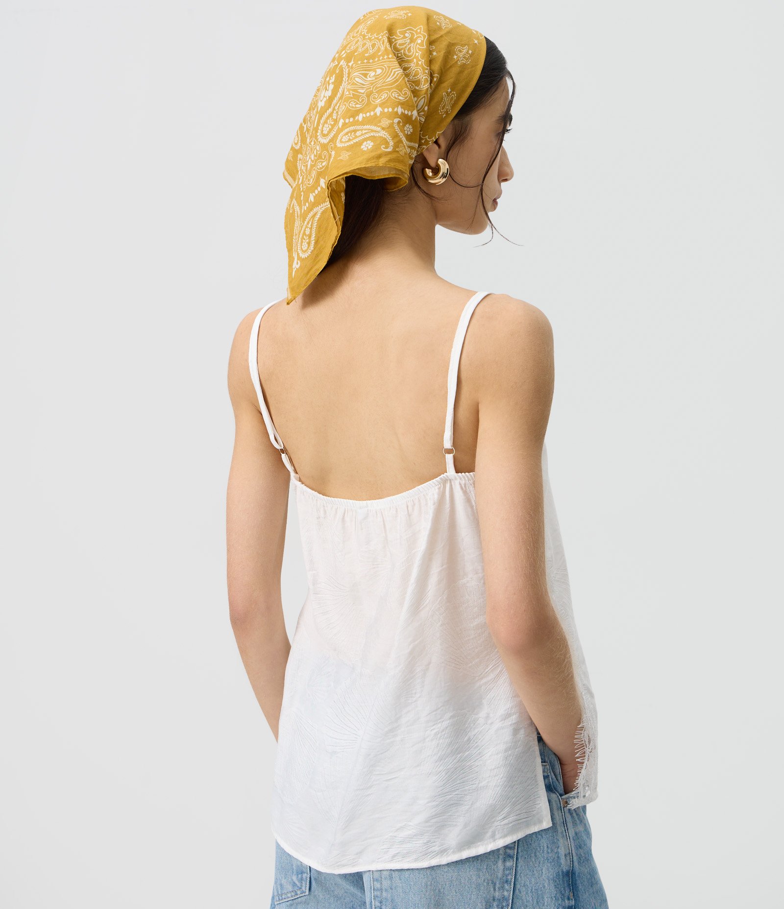 Blusa em Viscose Jacquard com Decote Rendado Branco 4