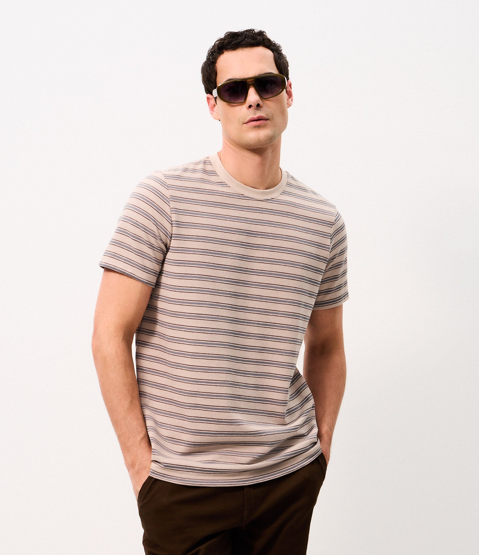 Camiseta Listrada Horizontal Cinza 1