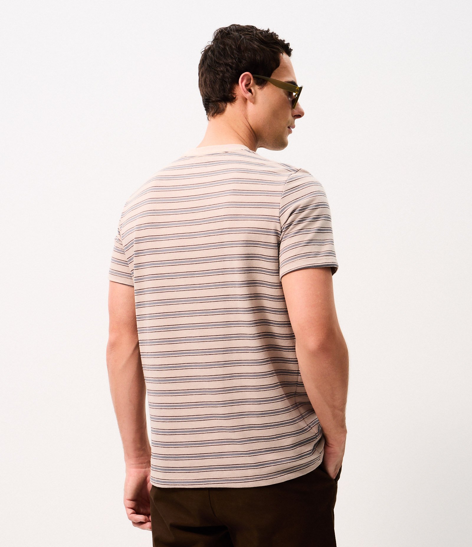 Camiseta Listrada Horizontal Cinza 3