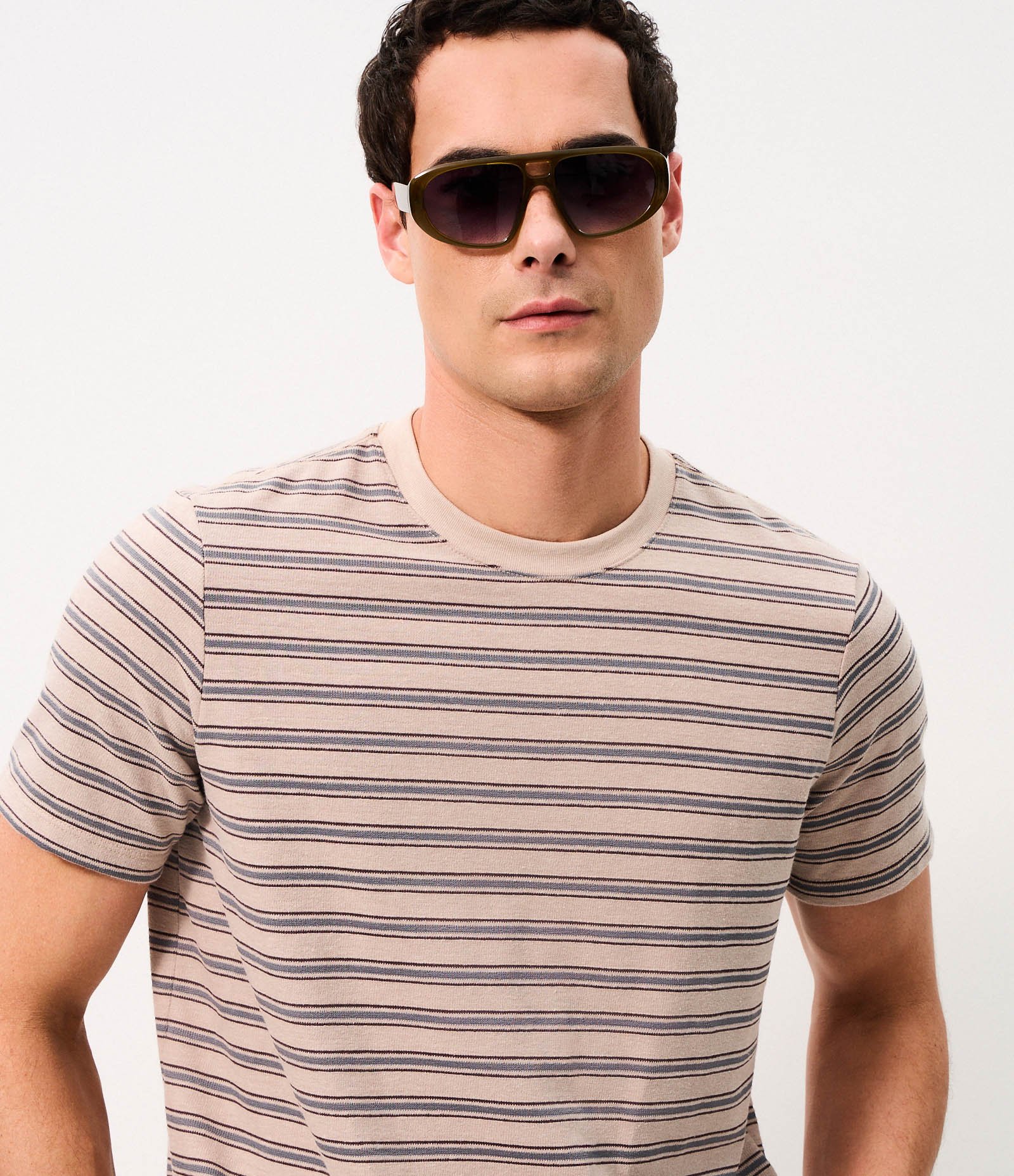 Camiseta Listrada Horizontal Cinza 4