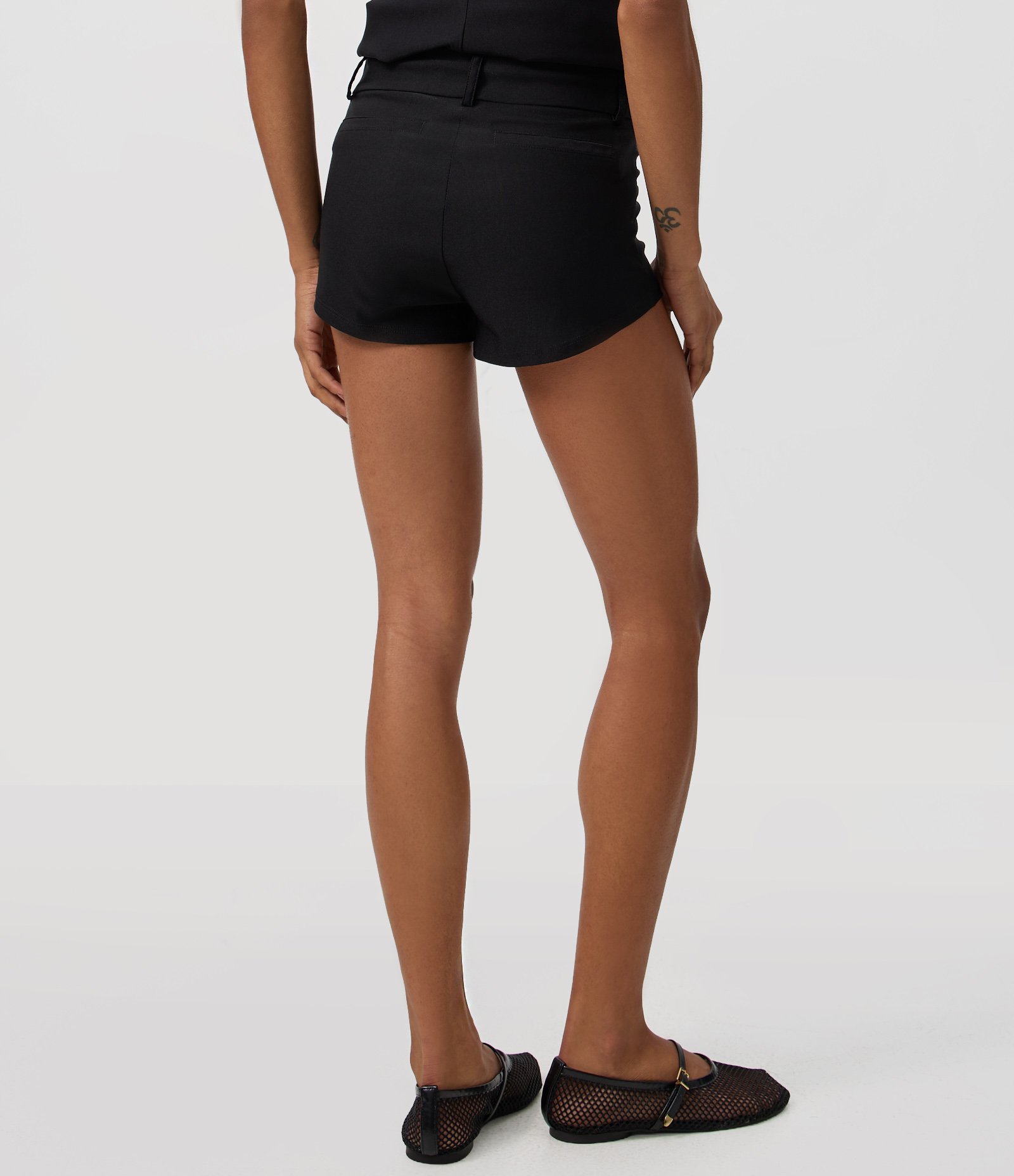 Mini Bermuda em Bengaline com Cintura Alta Preto 5