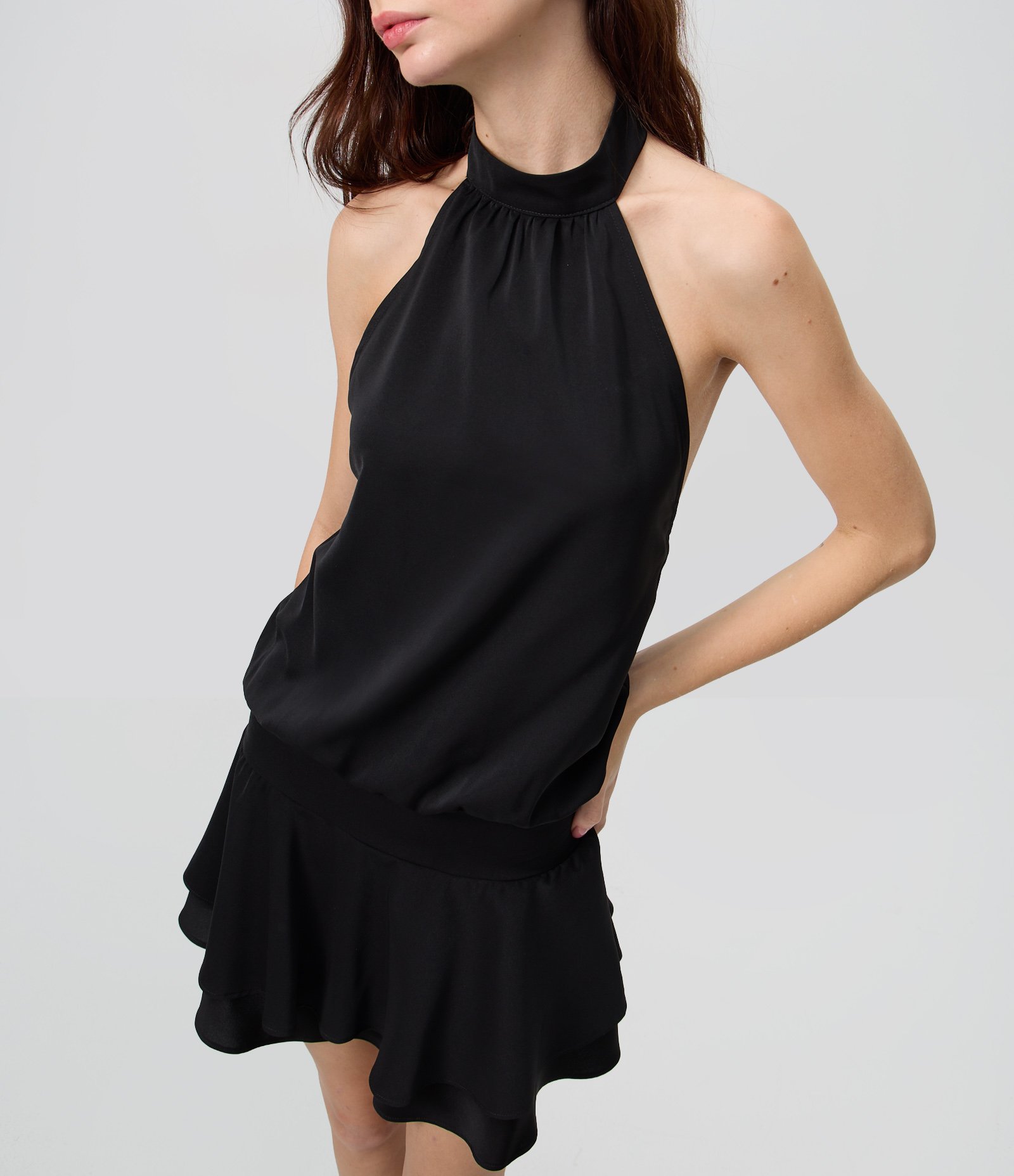 Vestido Curto Alfaiatado Halter com Babados Preto 1