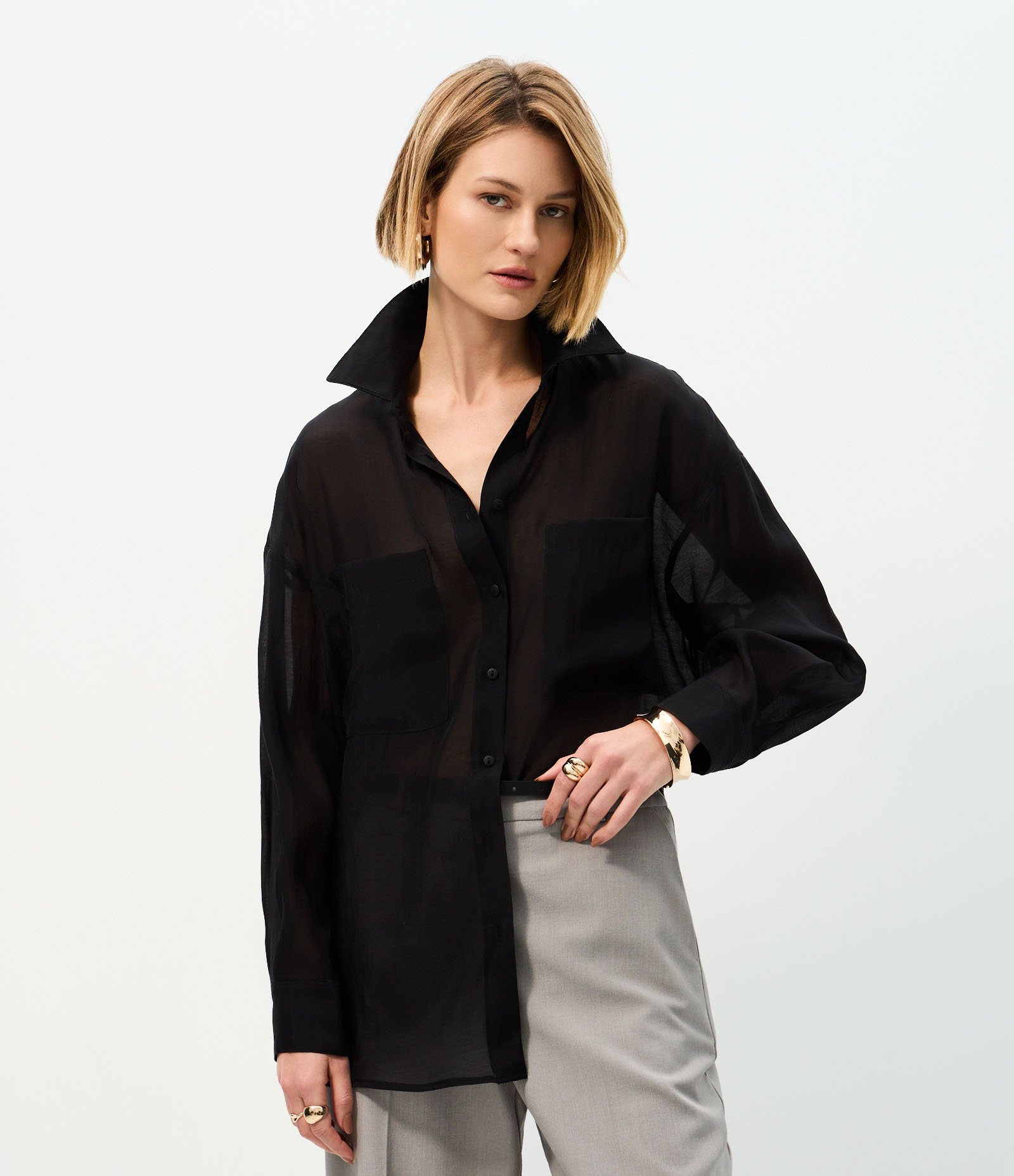 Camisa em Liocel Transparente com Bolsos Frontais Preto 1