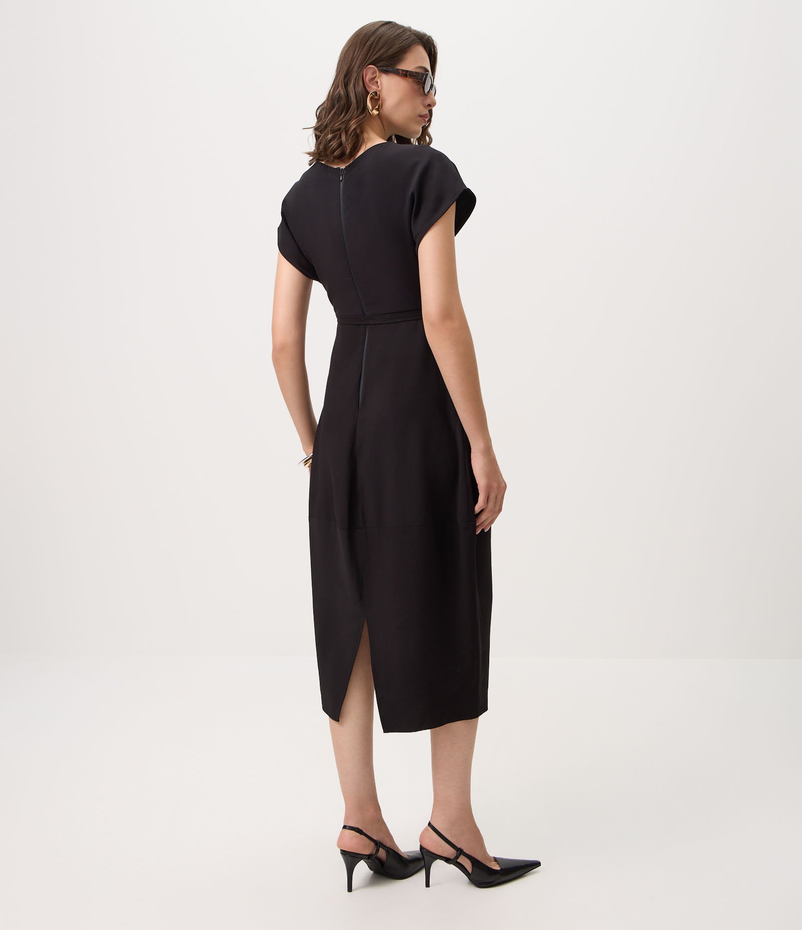 Vestido Midi em Sarja com Faixa e Fivela Metalizada Preto 4