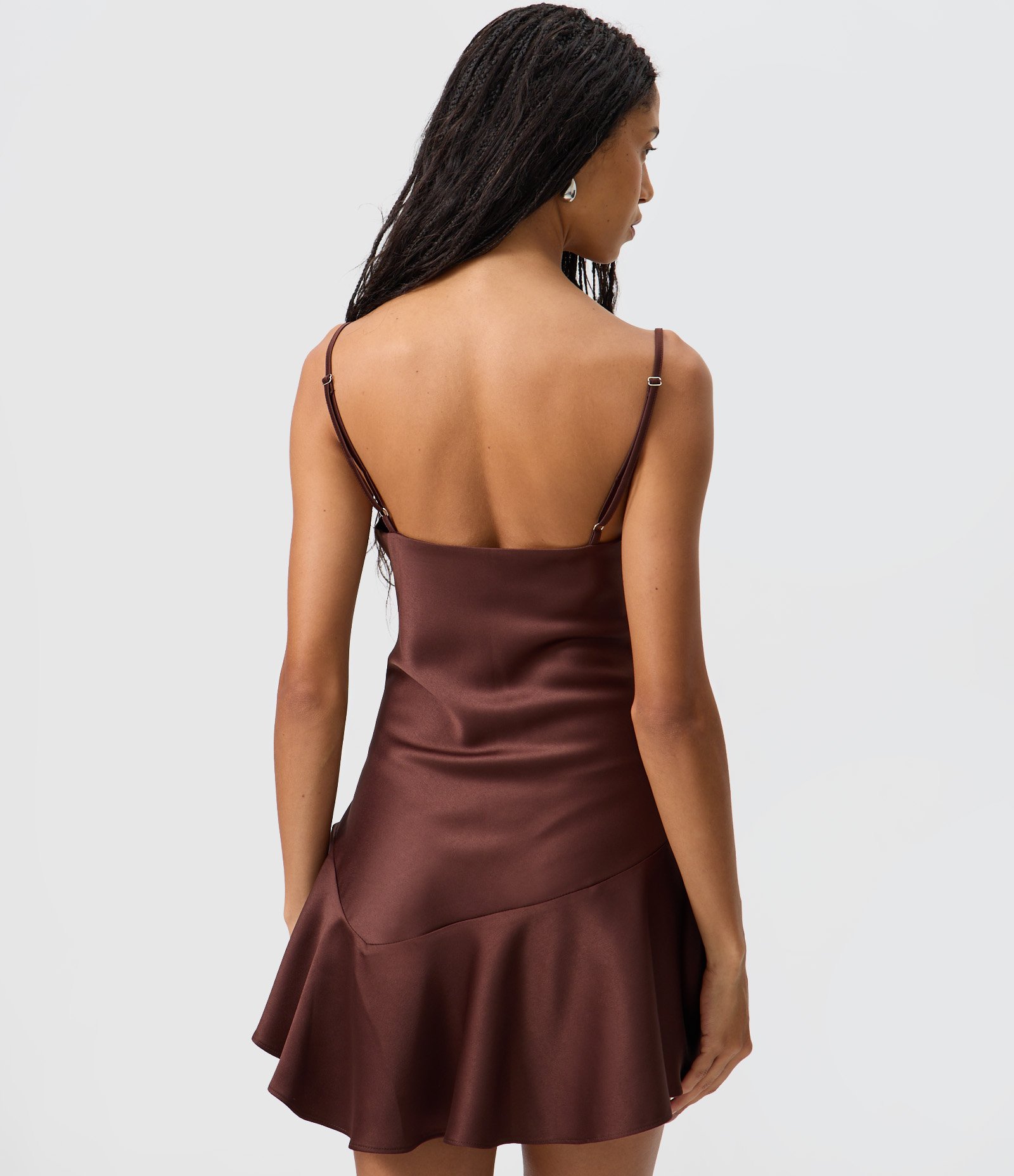 Vestido Curto Acetinado com Decote Degagê e Saia Assimétrica Marrom 4