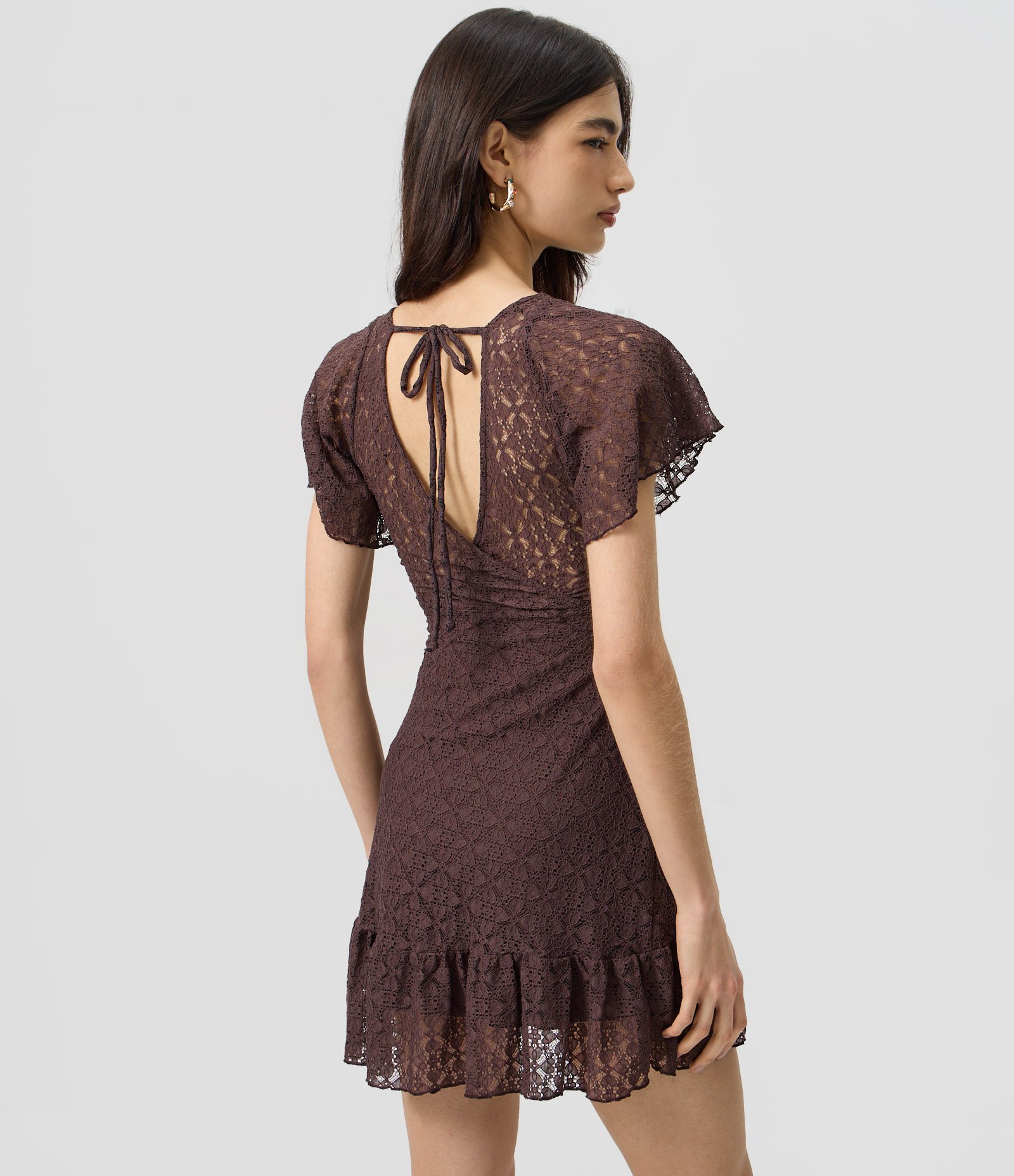 Vestido Curto em Renda Vazada com Decote nas Costas Marrom 3