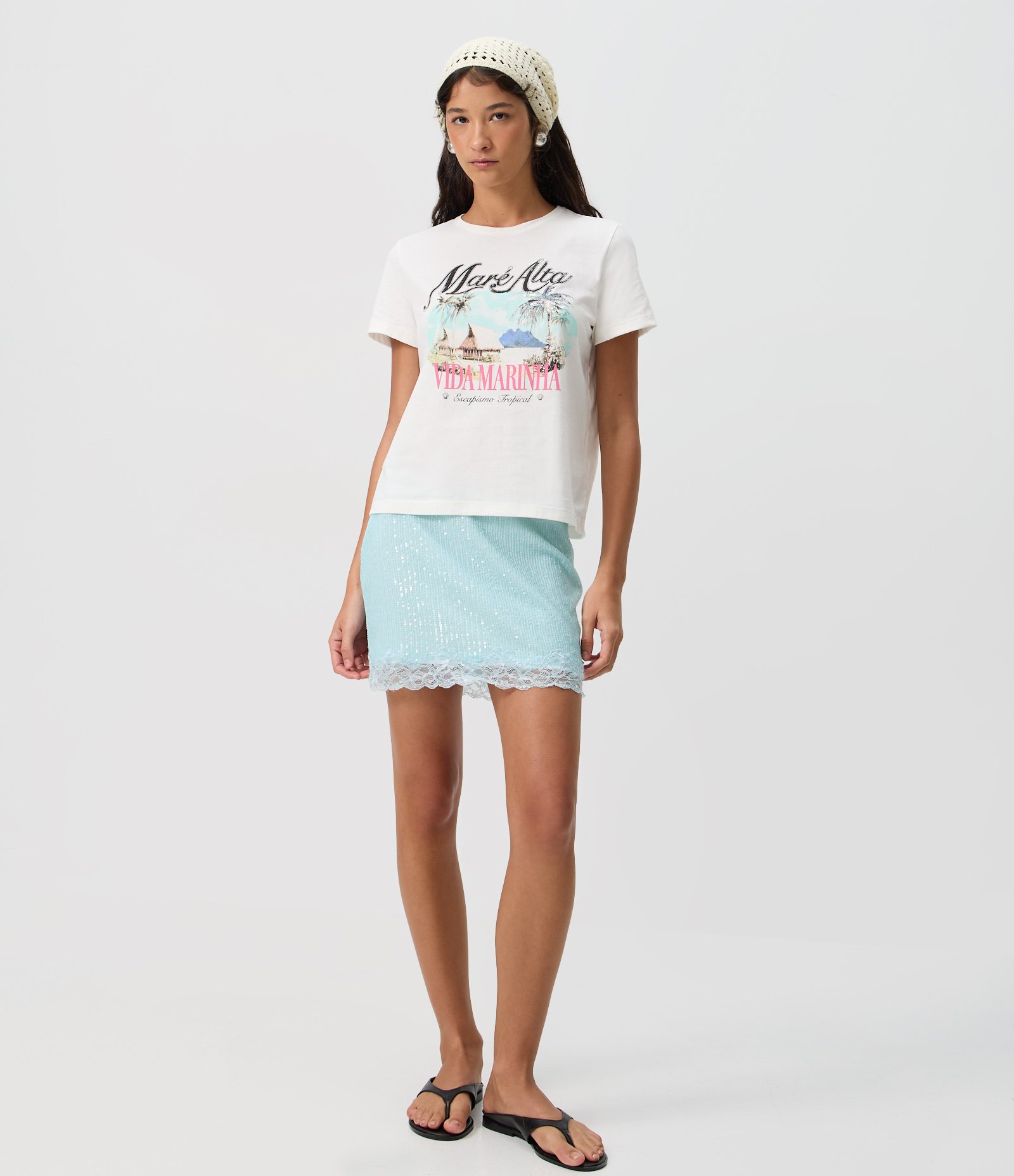 Camiseta com Estampa Mare Alta e Aplicação de Paetês no Lettering Branco 2