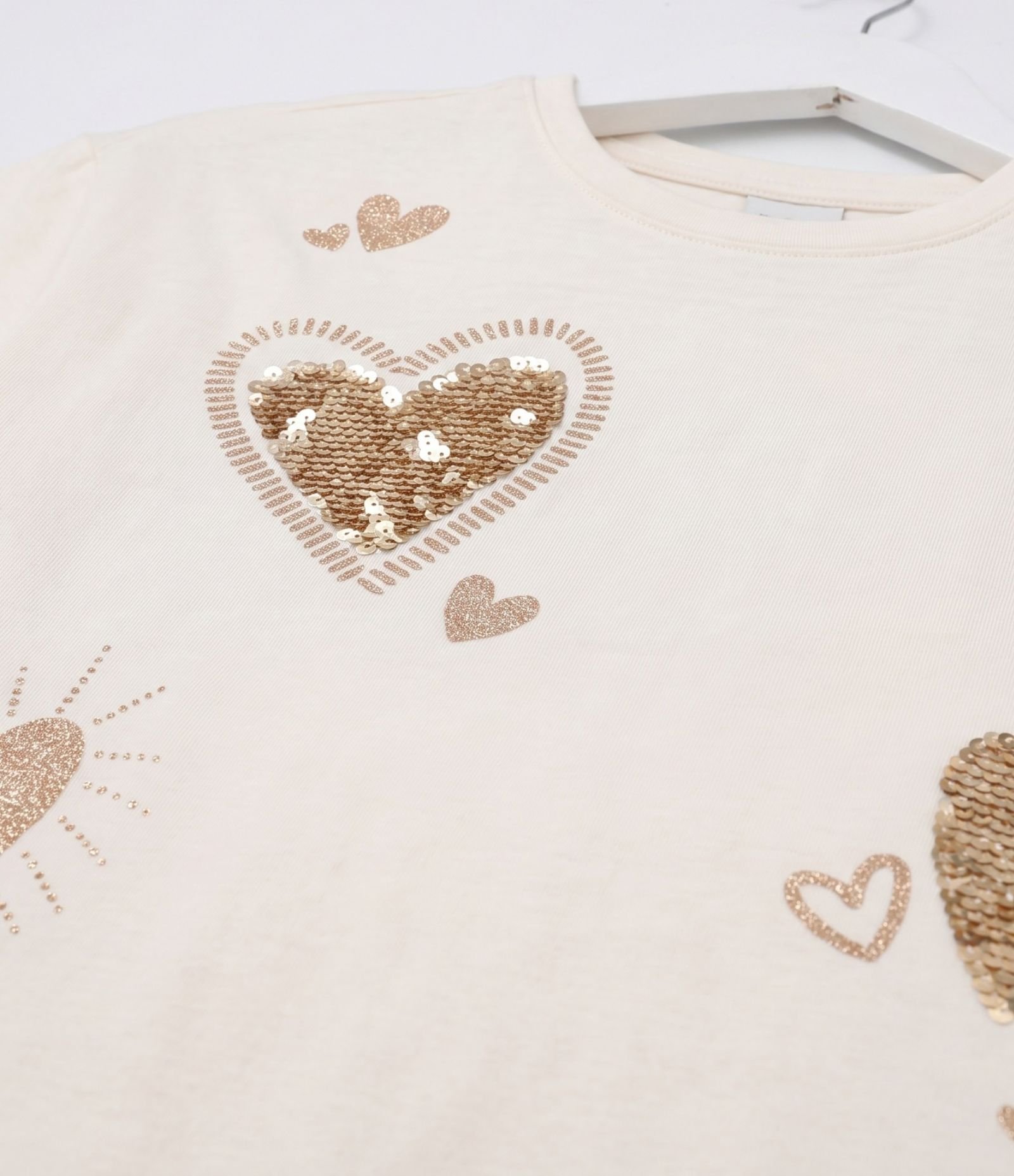 Camiseta Infantil em Algodão com Paetê de Corações - Tam 5 a 16 Anos Bege 8