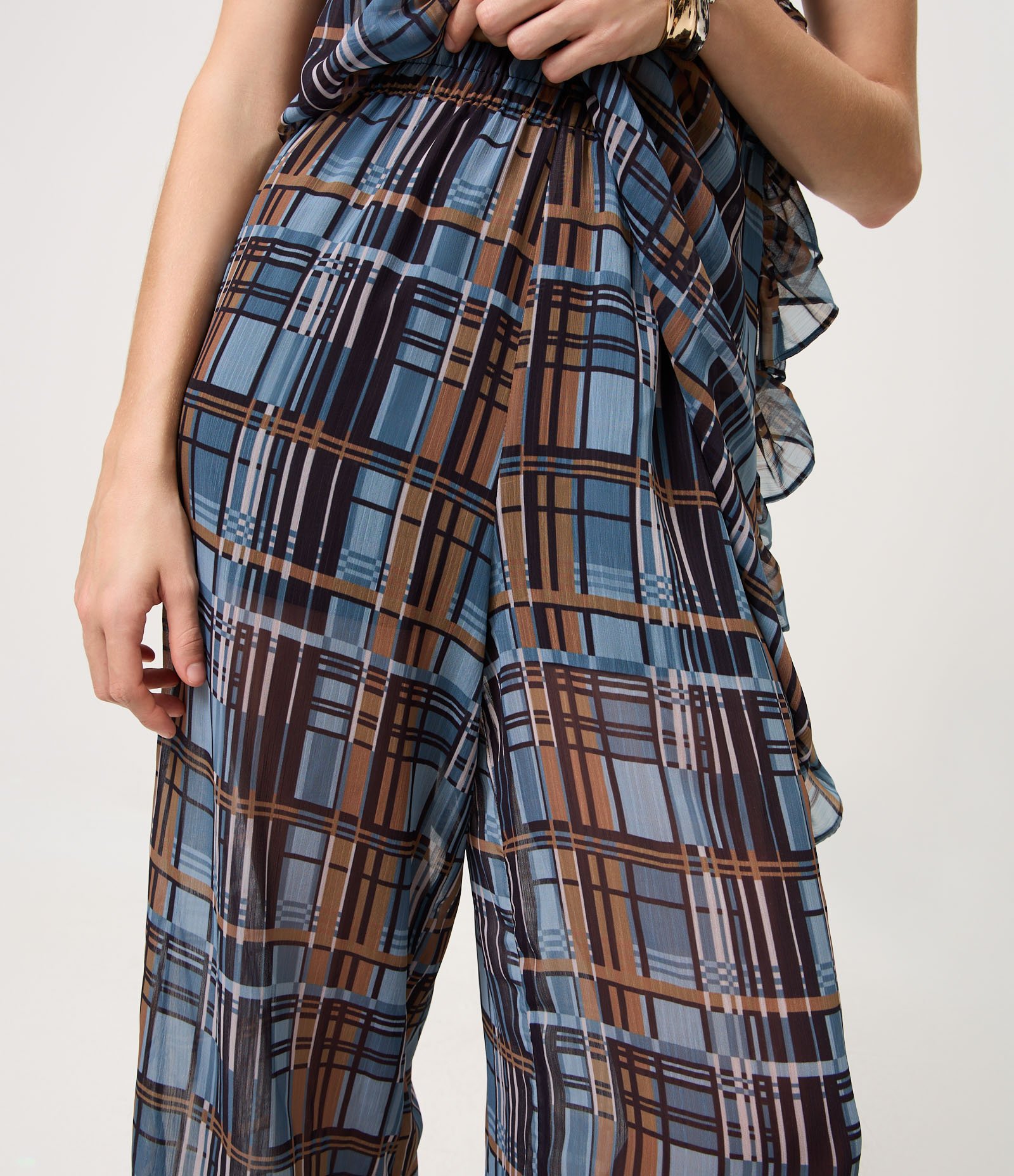 Calça em Chiffon Xadrez com Amarração na Barra Preto 4