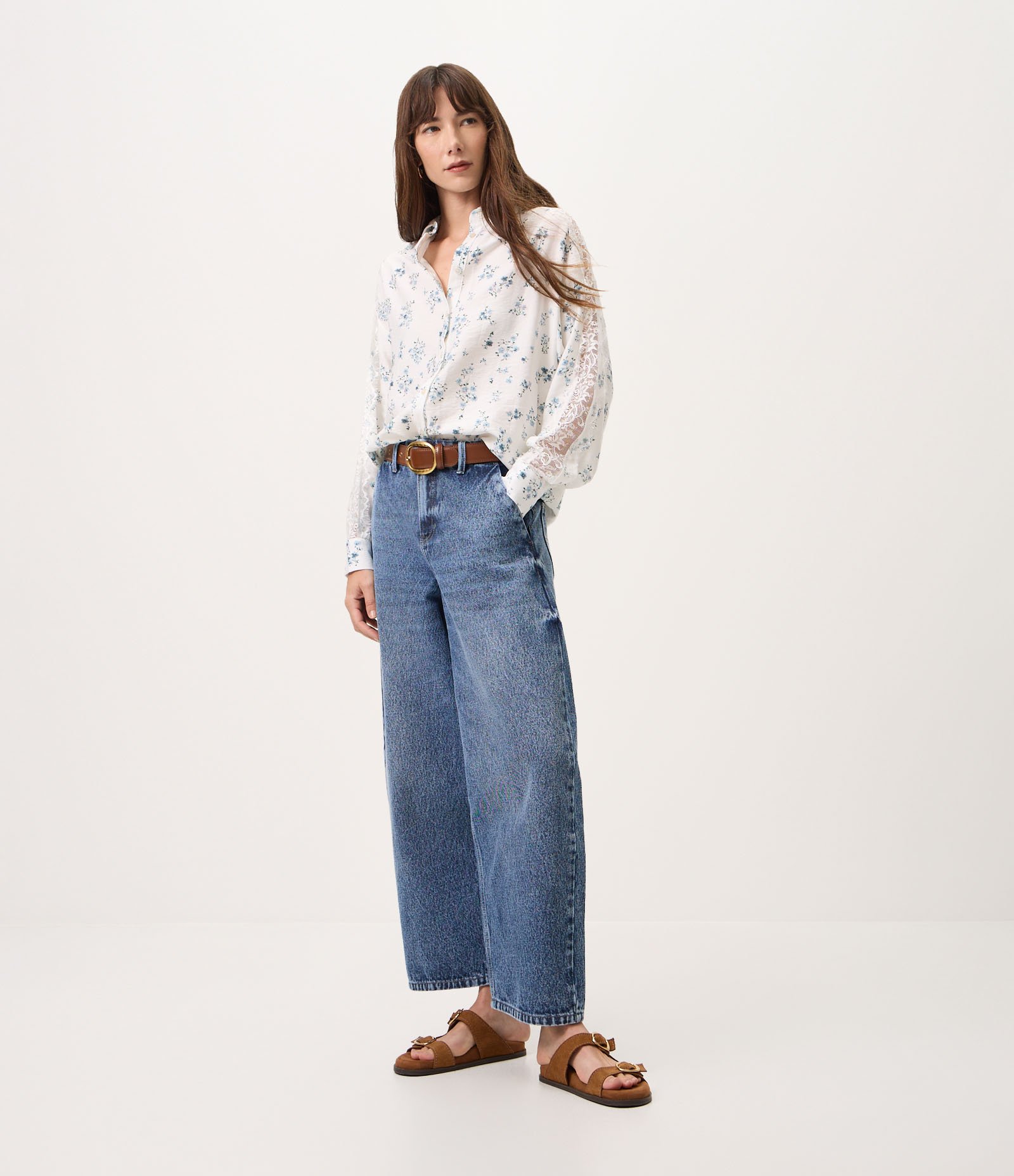 Camisa Floral em Viscose com Renda nas Mangas Branco 2