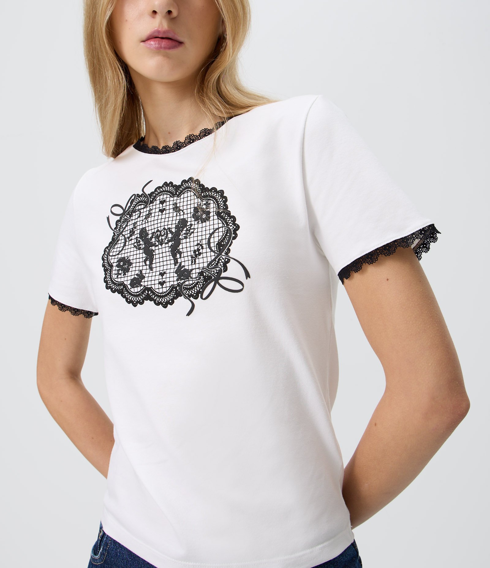 Blusa New T-Shirt em Algodão com Estampa de Anjinhos em Ponto Cruz Branco 3