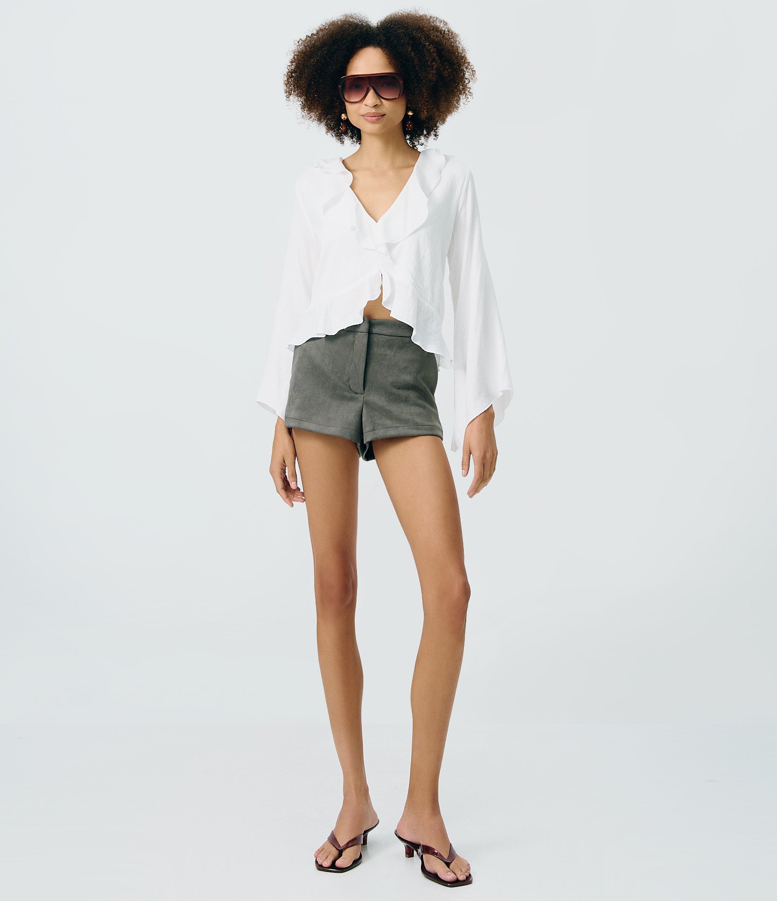 Blusa em Viscolinho com Babados Frontais e Manga Morcego Branco 2