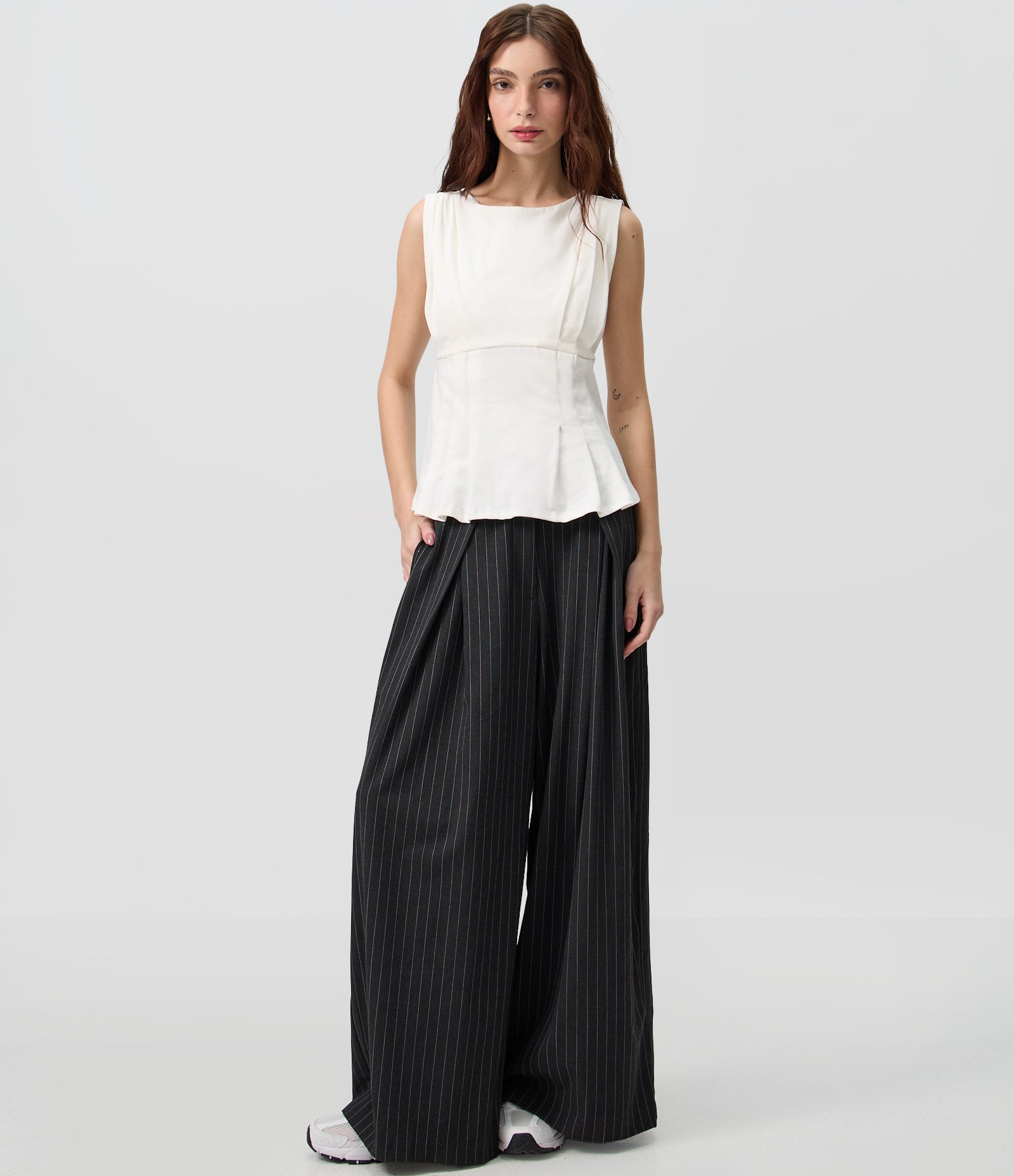 Blusa Peplum em Malha Tricô com Drapeados e Alças Largas Branco 2