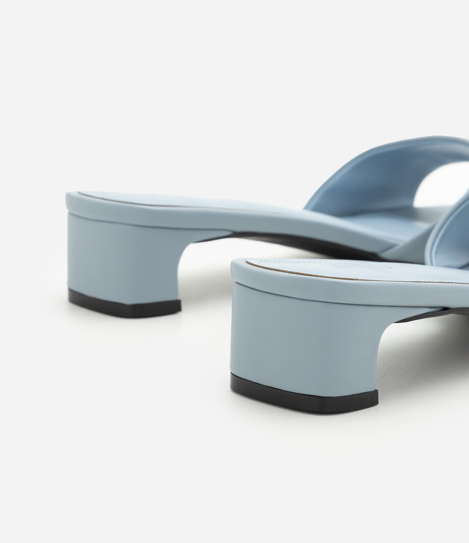 Sandália Mule em PU com Salto Kitten Heel Azul 4