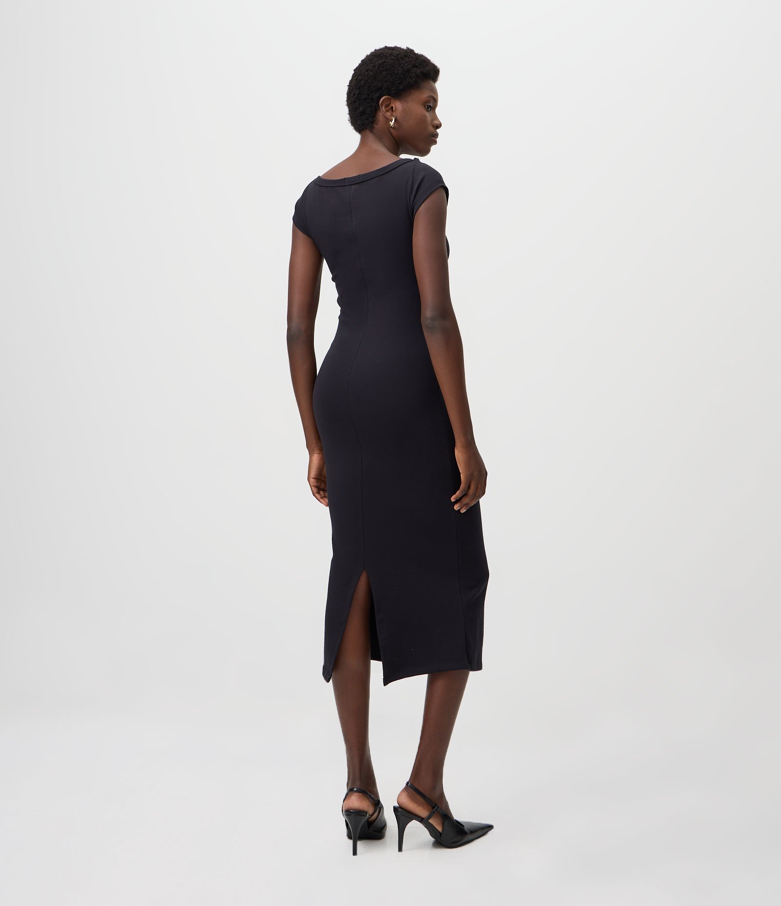 Vestido Midi em Ribana com Decote Canoa Preto 4