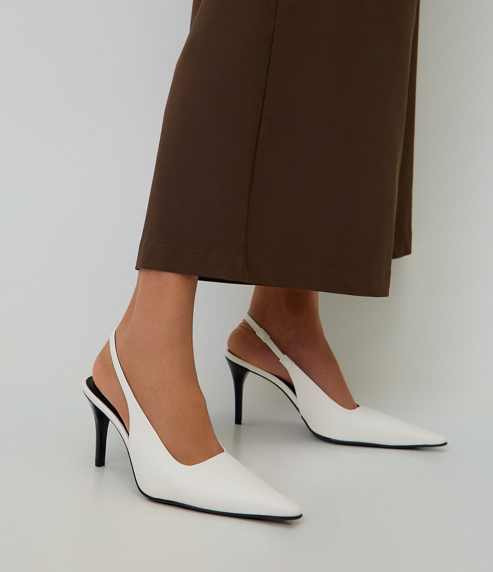 Sapato Slingback de Bico Alongado Branco 1