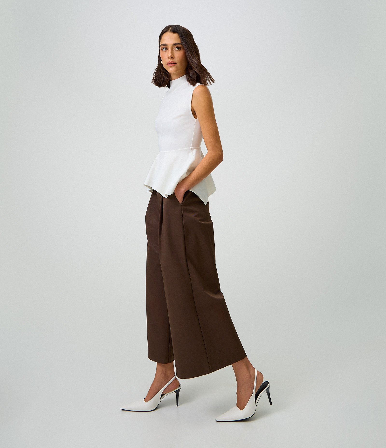 Sapato Slingback de Bico Alongado Branco 2