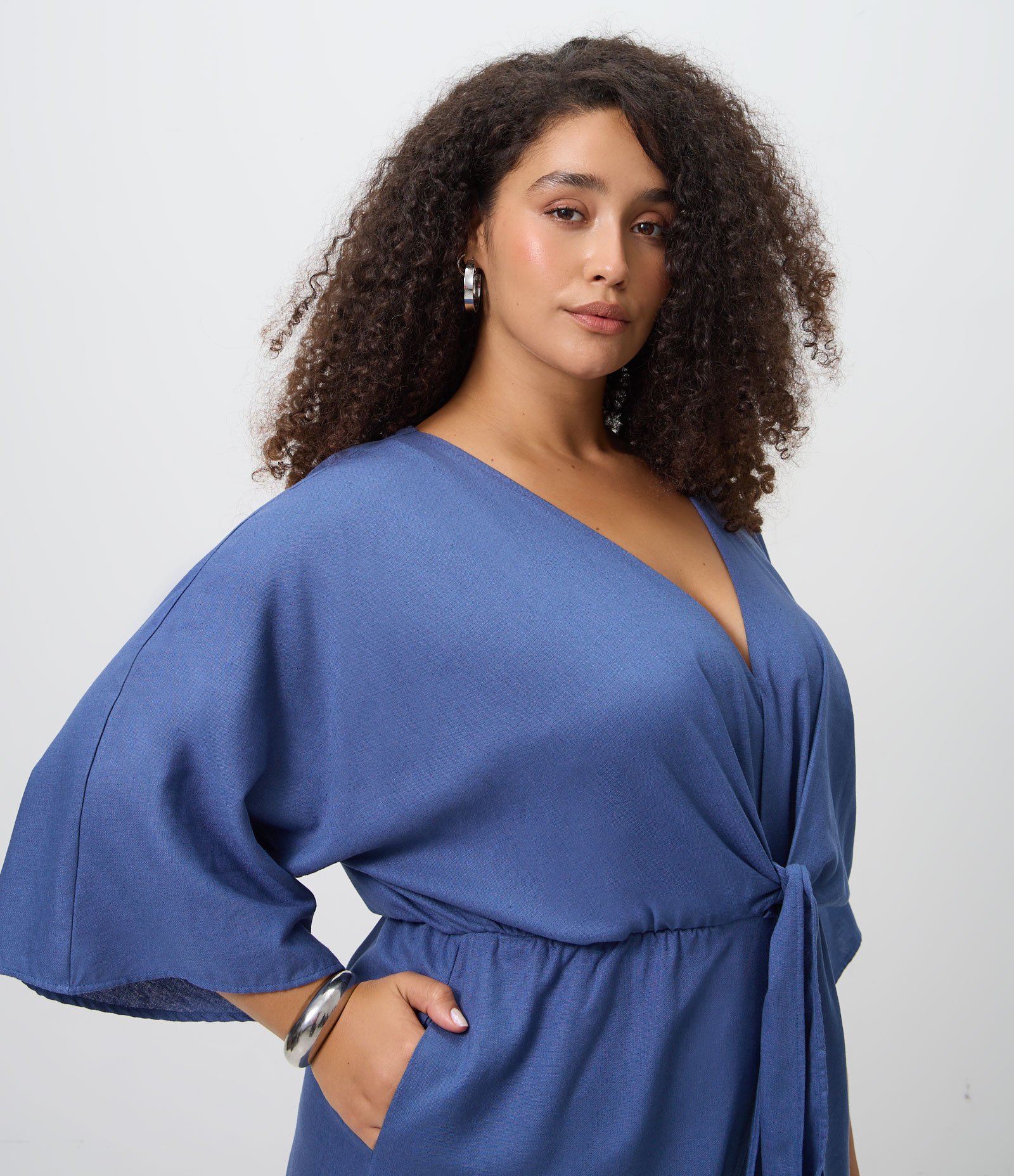 Macaquinho em Viscolinho com Manga Morcego e Barbicachos Curve & Plus Size Azul 3