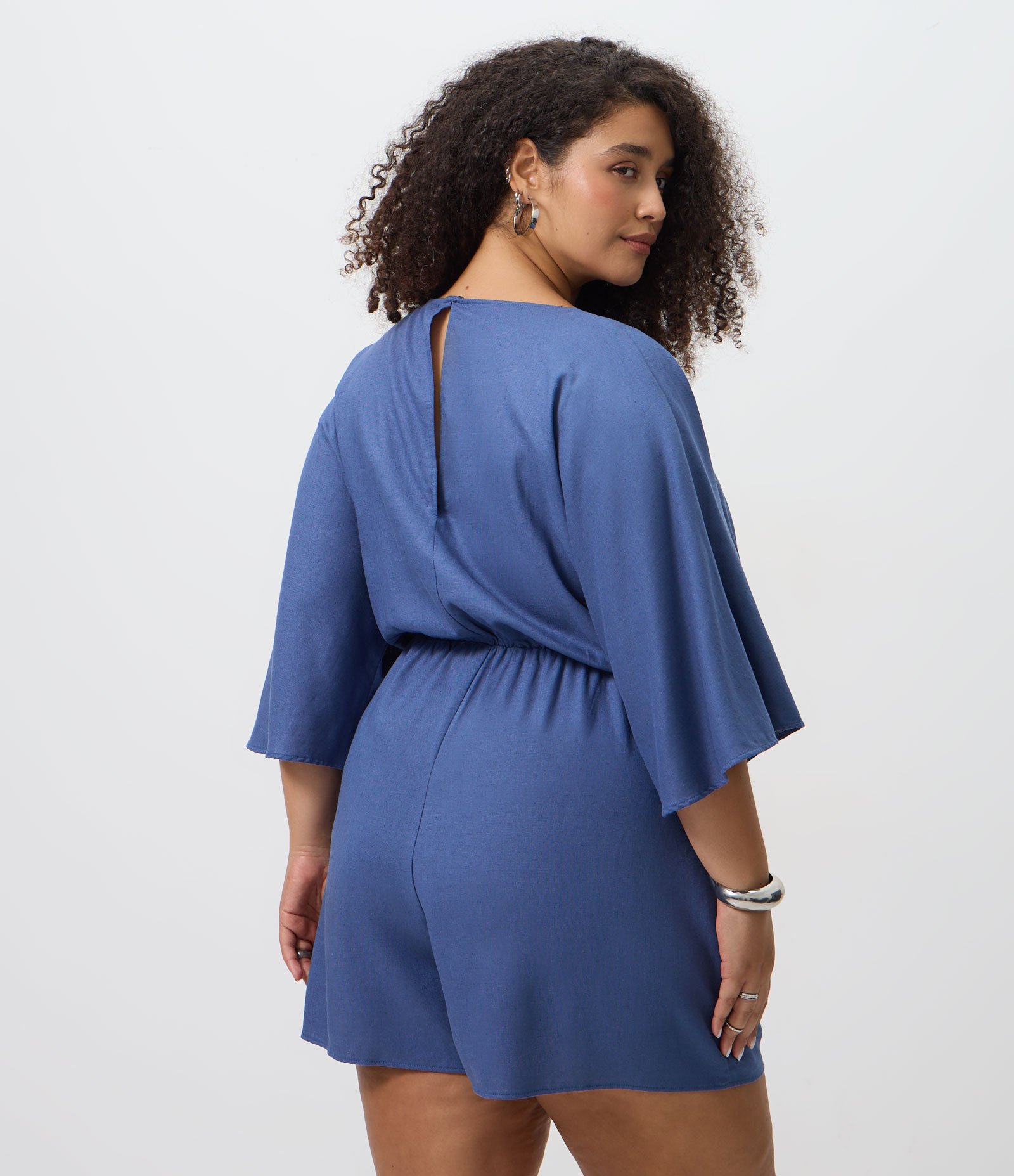 Macaquinho em Viscolinho com Manga Morcego e Barbicachos Curve & Plus Size Azul 4