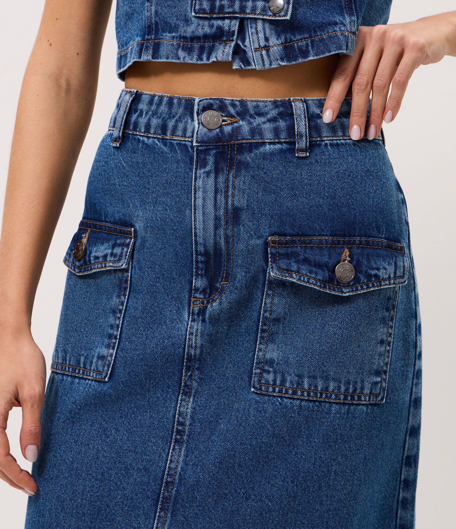 Saia Midi em Jeans com Babado na Barra Azul 4