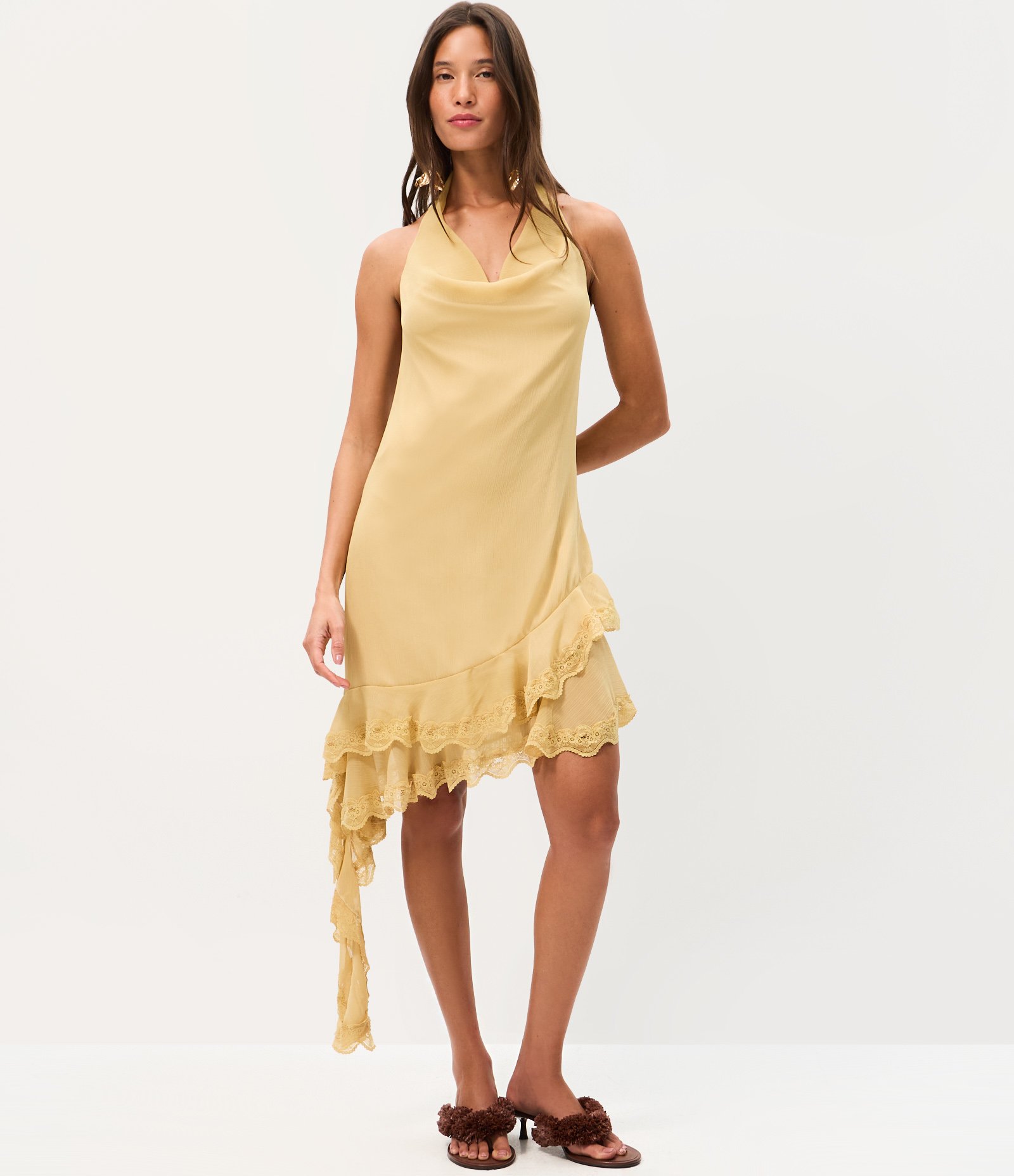 Vestido Curto com Decote Degagê e Barra Assimétrica com Renda Amarelo 2