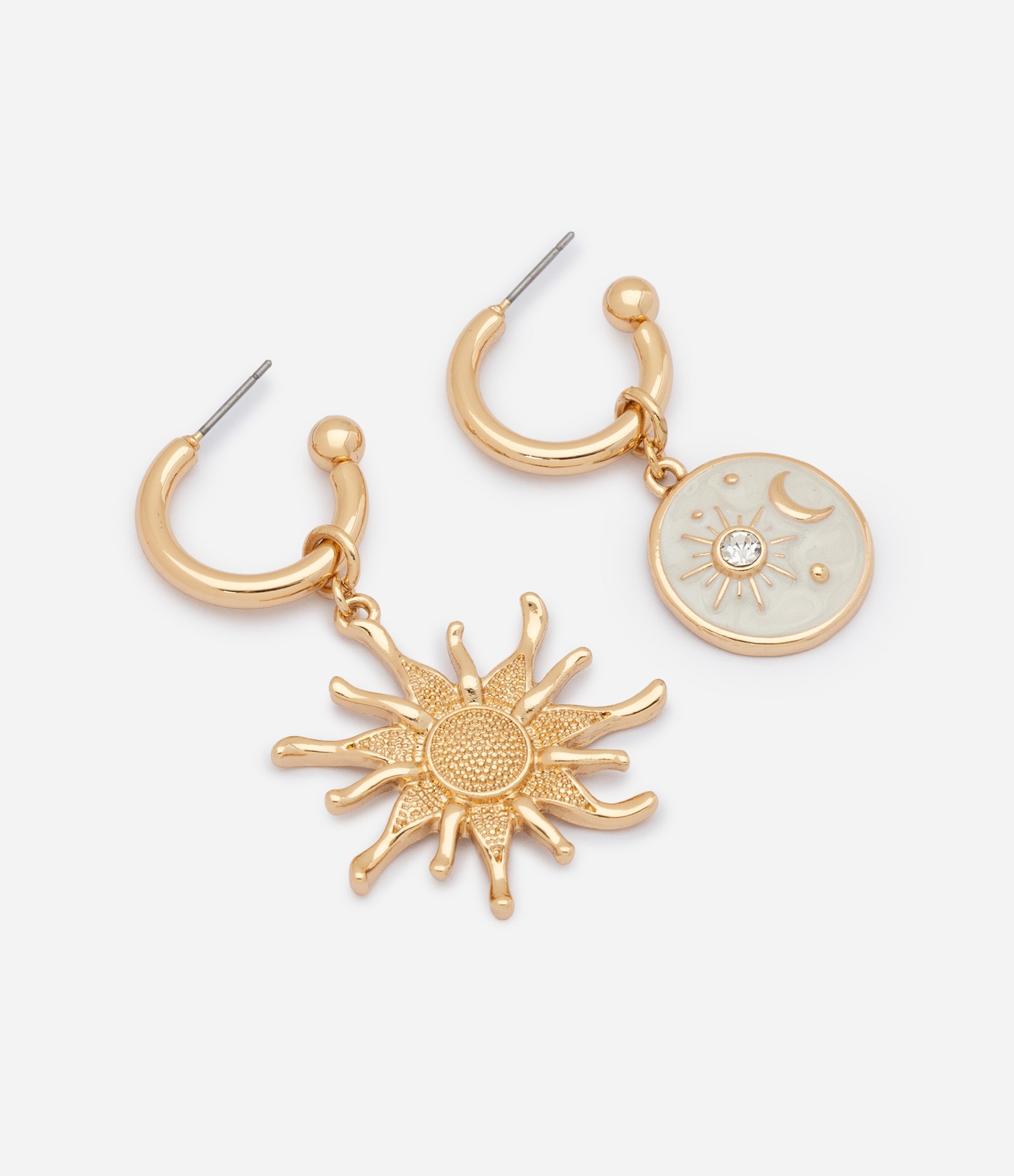 Argolas com Pingentes de Sol e Lua Dourado 2