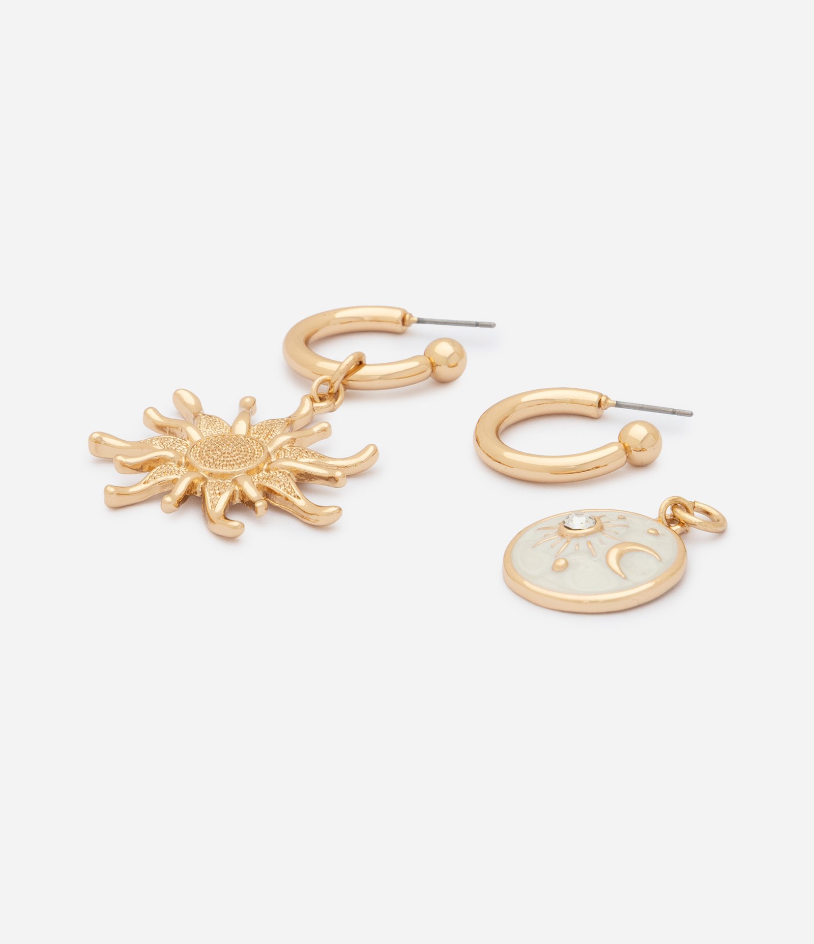 Argolas com Pingentes de Sol e Lua Dourado 3