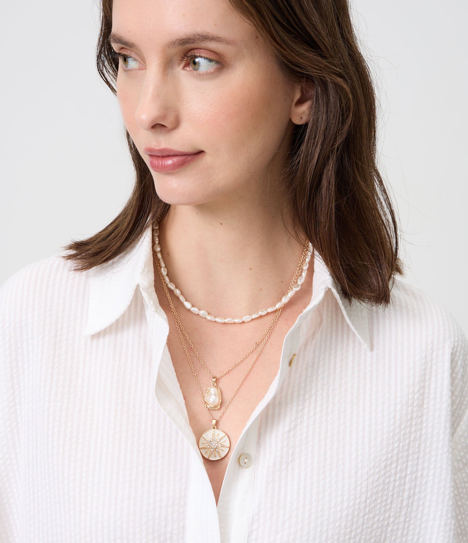 Colar em Camadas com Pérolas e Pingente Sol Dourado 1