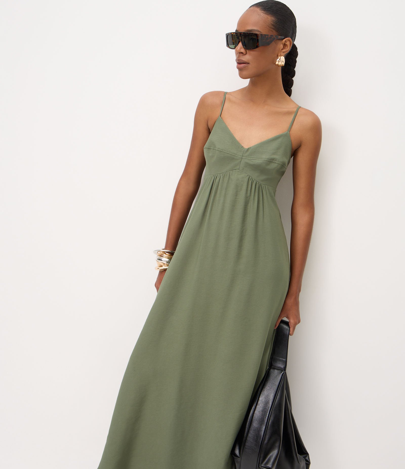 Vestido Midi Evasê em Viscose com Decote Coração Verde Escuro 1
