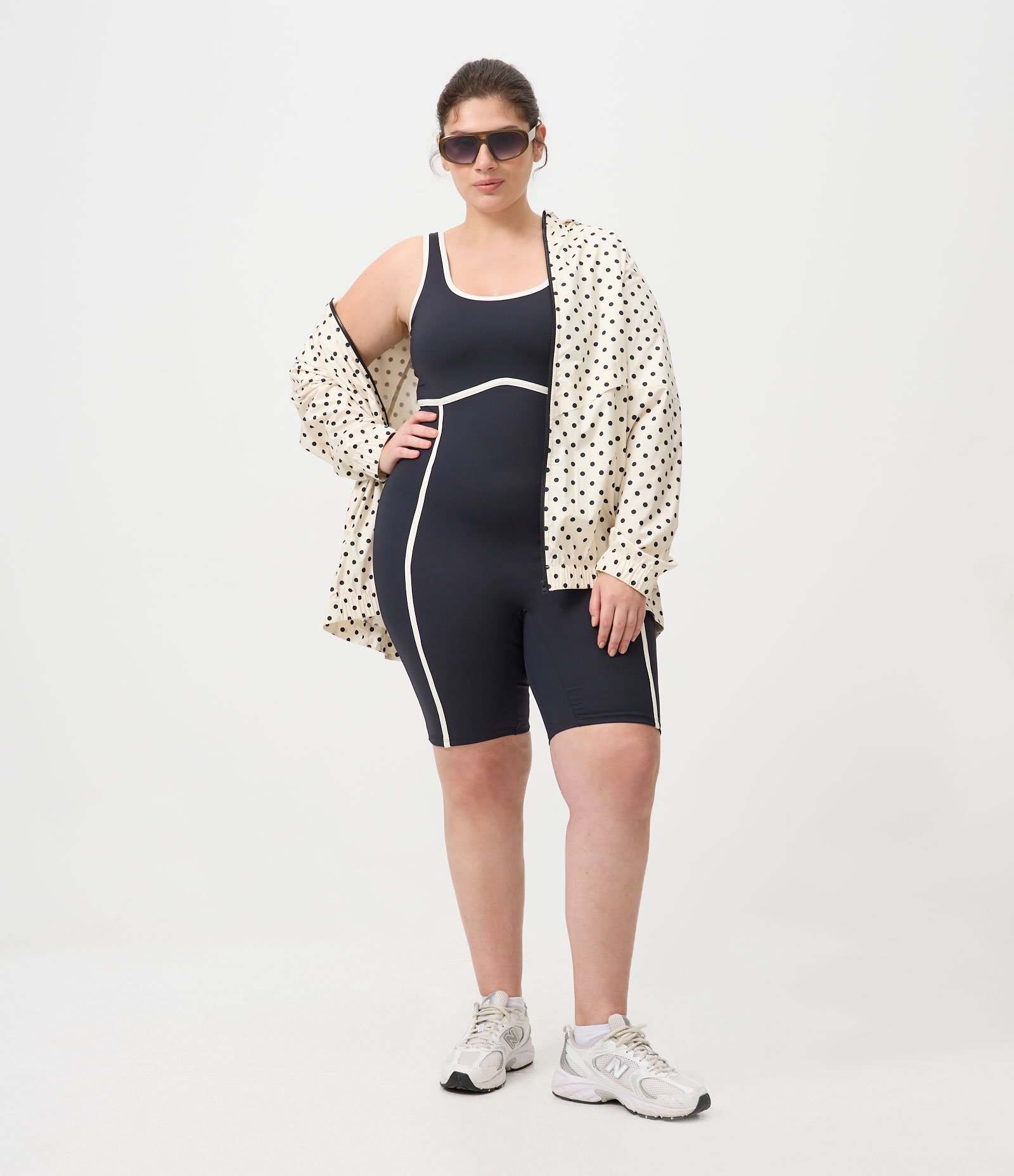 Jaqueta Esportiva Dry Corta-Vento com Capuz e Poá Curve & Plus Size Bege 2
