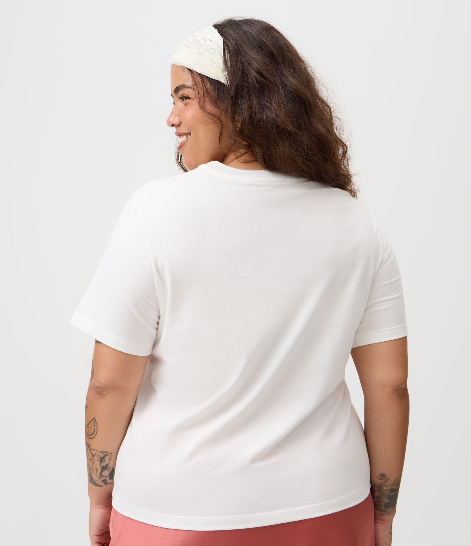 Blusa Regular em Algodão Flor Aquarelada Curve & Plus Size Branco 4