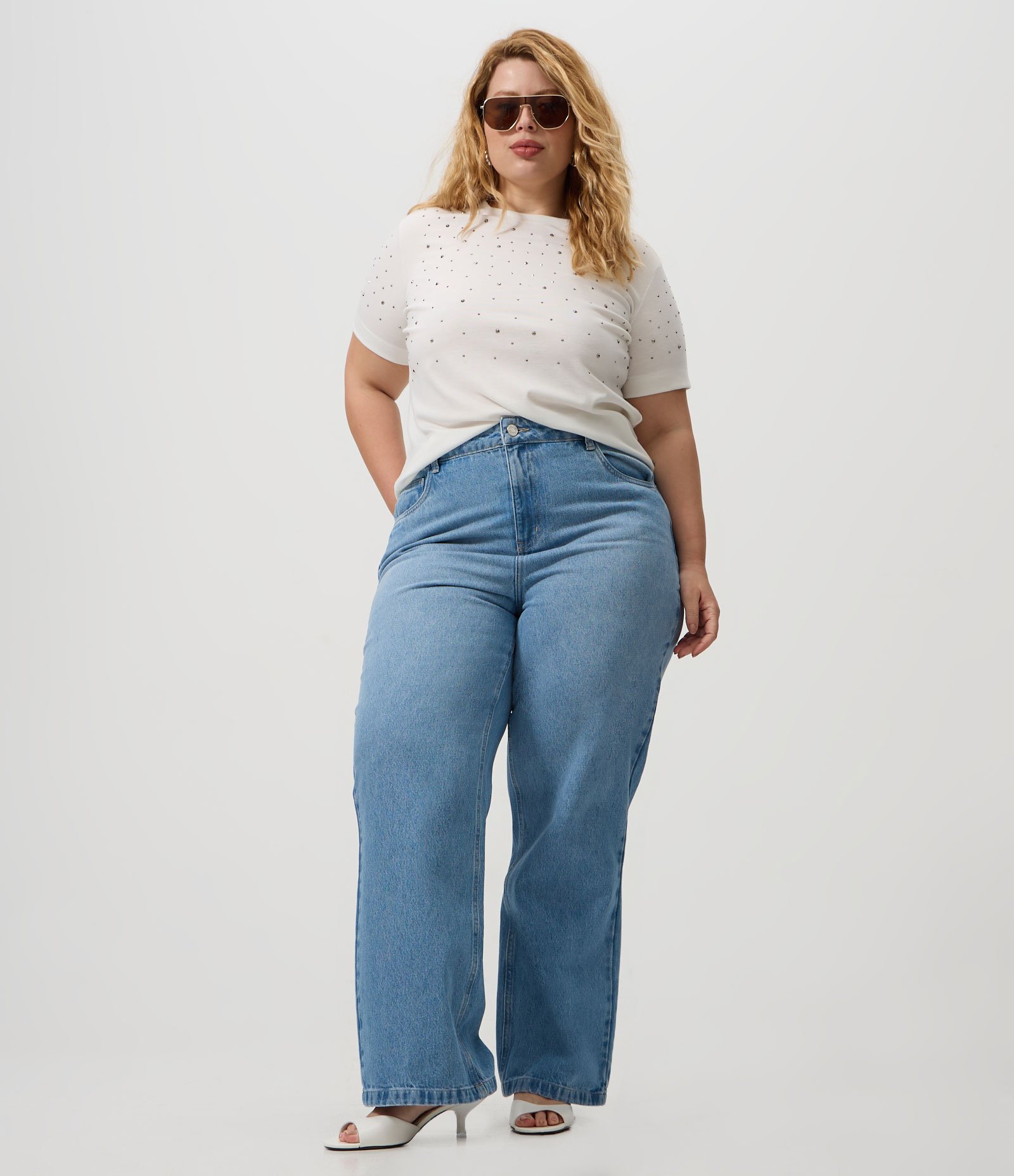 Camiseta com Brilhos Aplicados Curve & Plus Size Branco 2