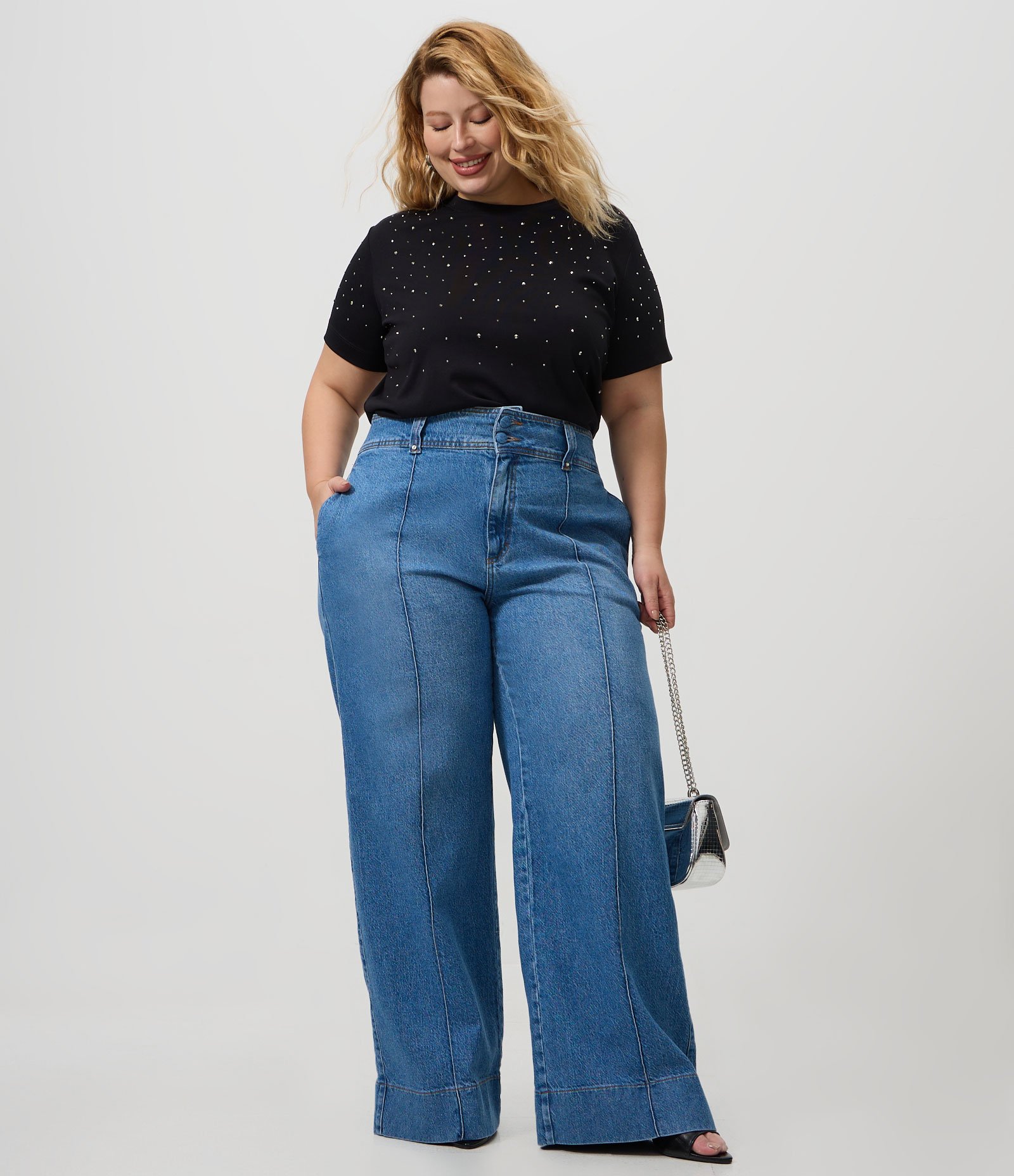 Camiseta com Brilhos Aplicados Curve & Plus Size Preto 2