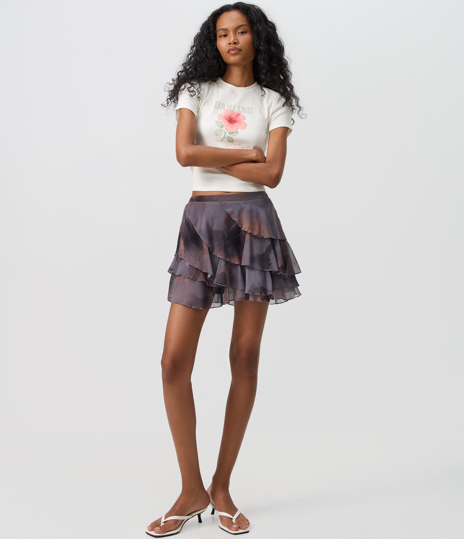 Blusa Baby Look em Ribana com Estampa Floral e Lettering Darling Branco 2