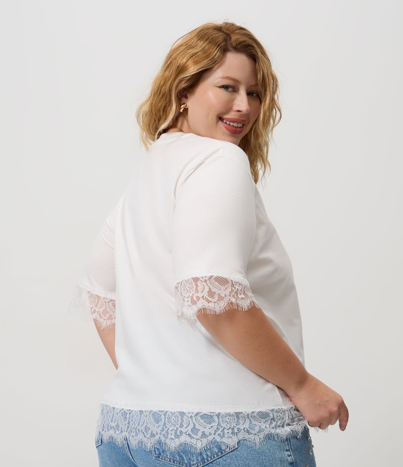 Blusa Alongada em Algodão com Renda na Barra Curve & Plus Size Branco 4
