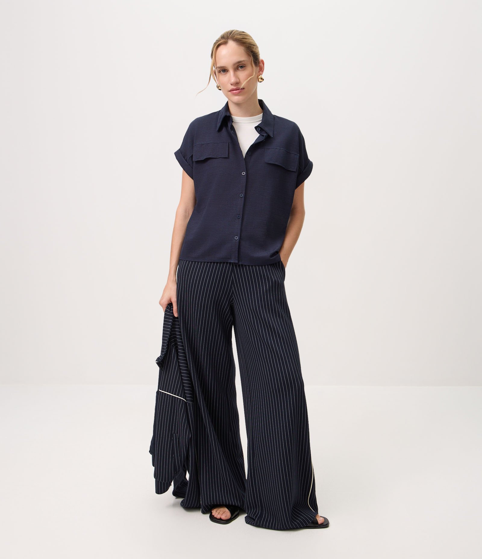 Blusa em Piquet Texturizada com Bolsos Frontais Azul 2